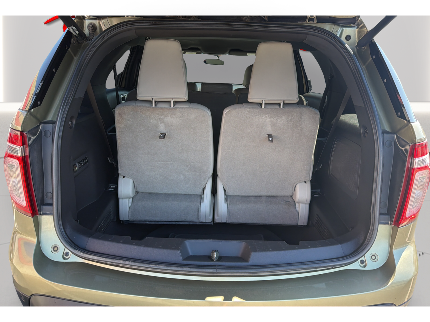 Photo 22 of this Ford Explorer