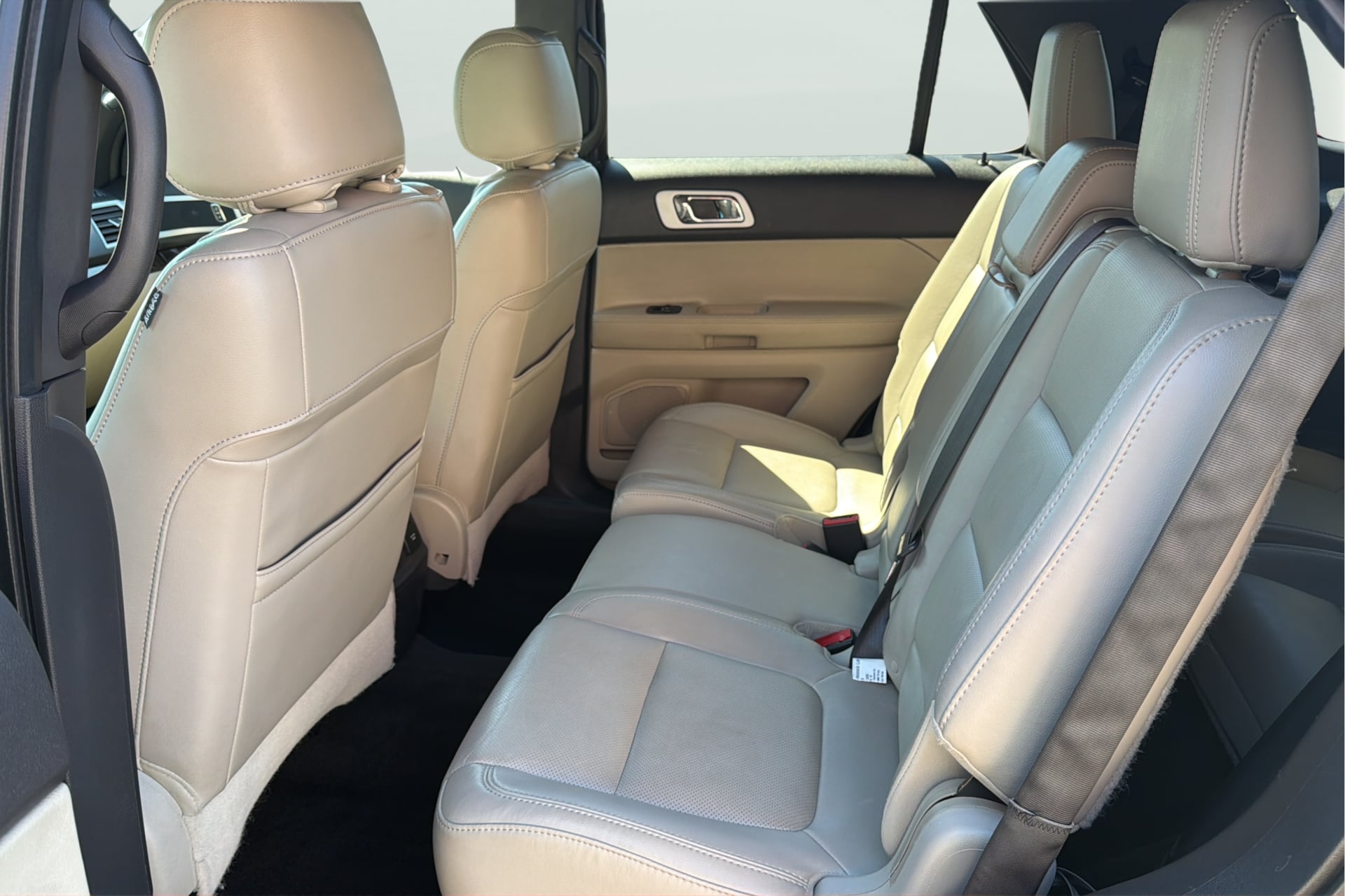 Photo 33 of this Ford Explorer