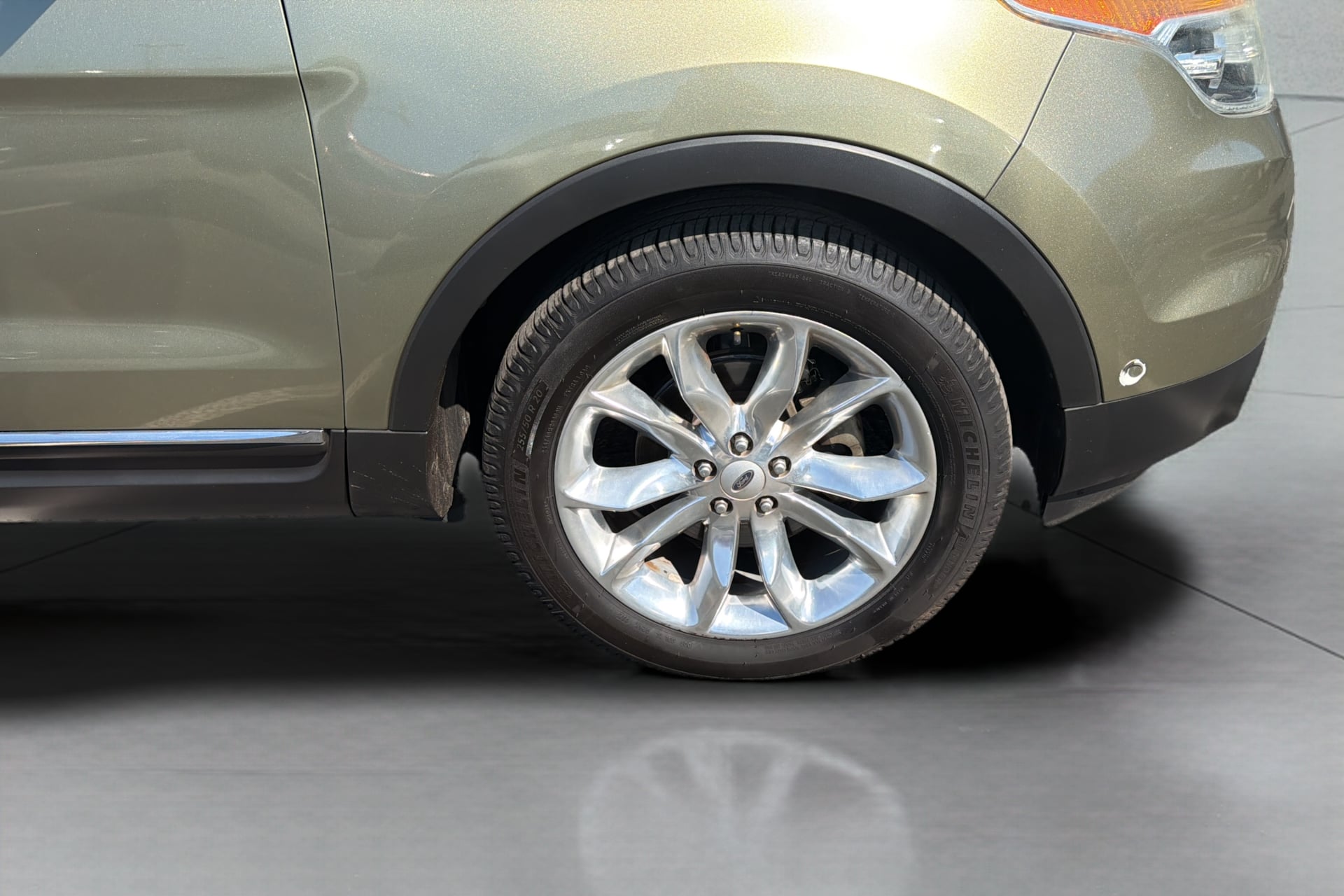 Photo 34 of this Ford Explorer