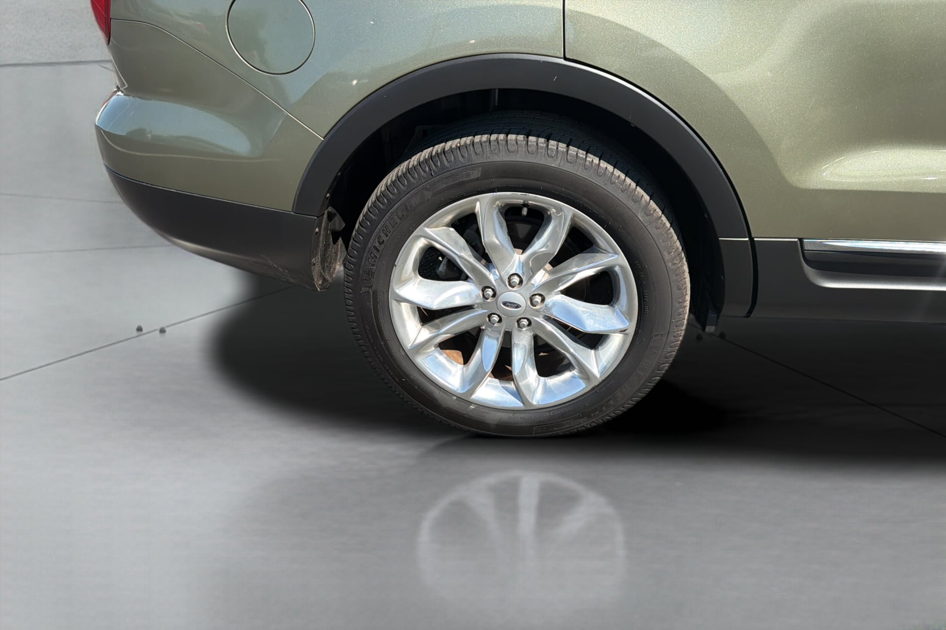 Photo 35 of this Ford Explorer