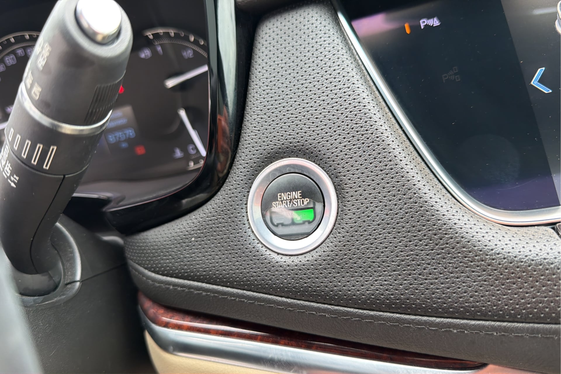 Cadillac XT5 photo 24