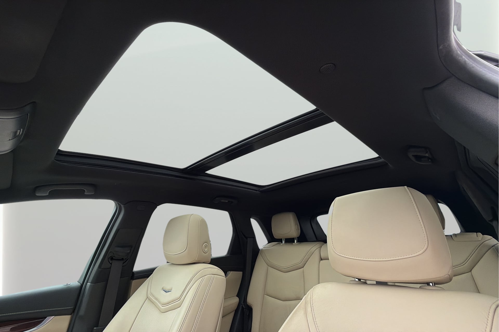 Cadillac XT5 photo 32