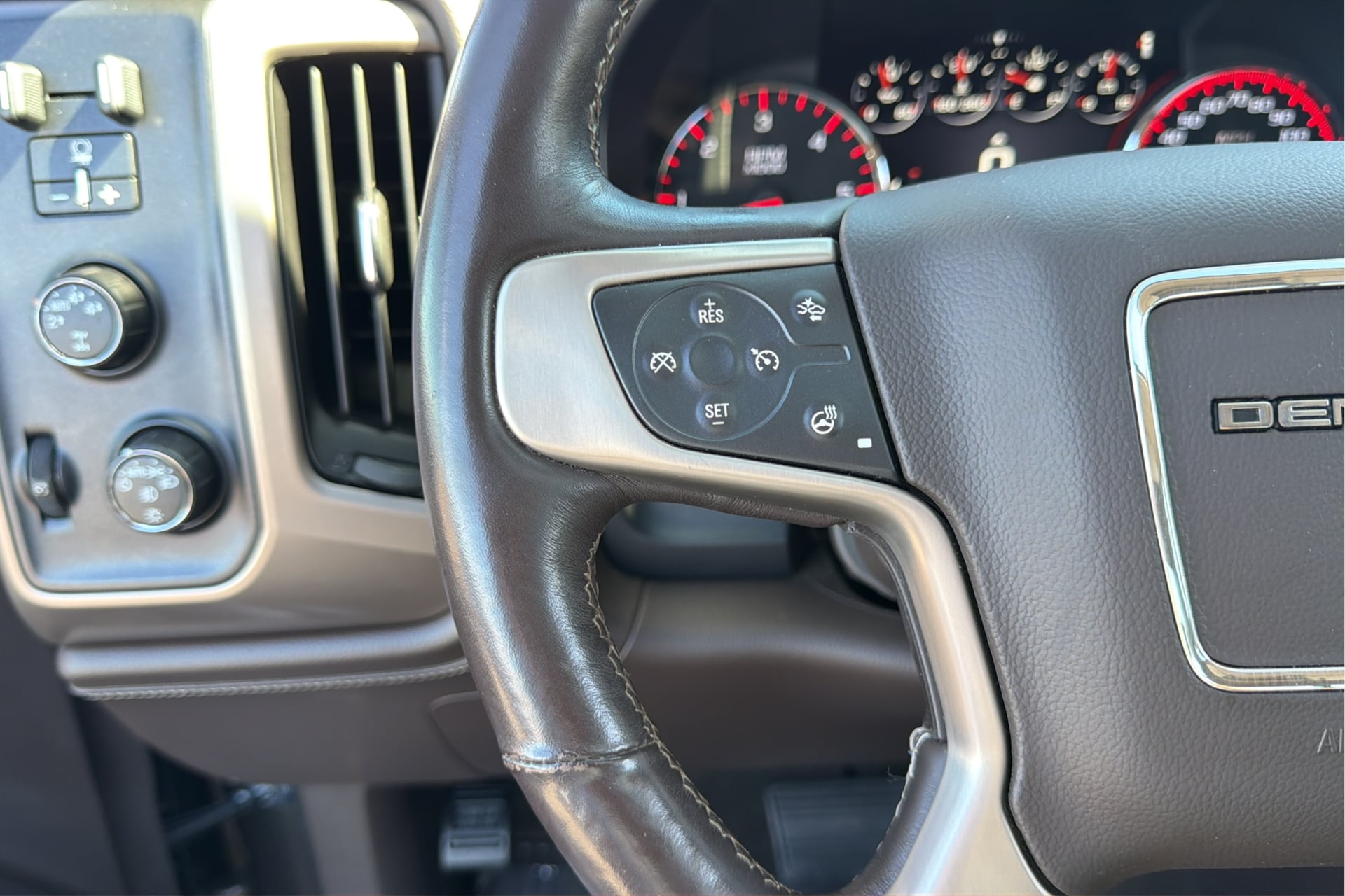 GMC Sierra photo 27