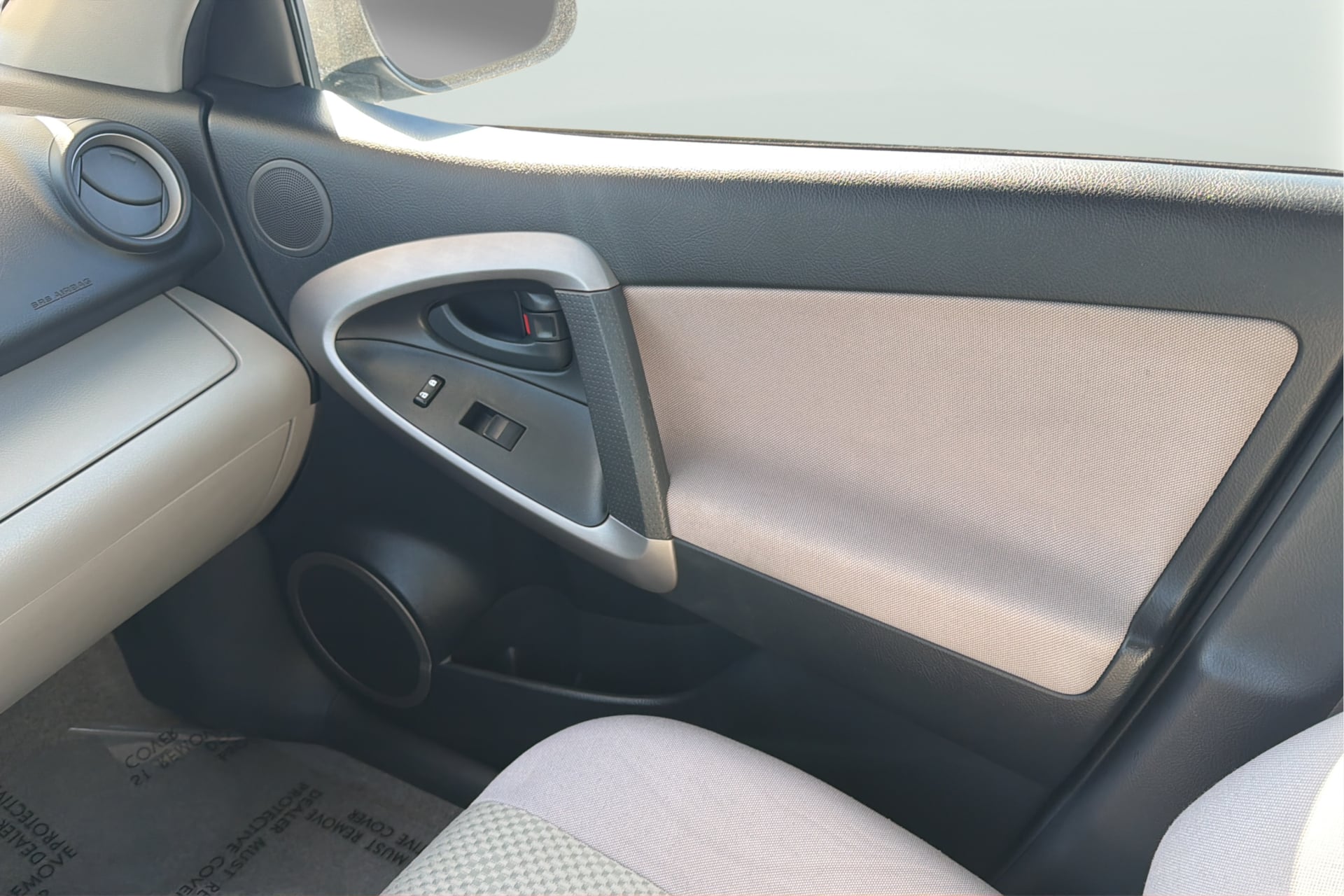 Photo 17 of this Toyota RAV4