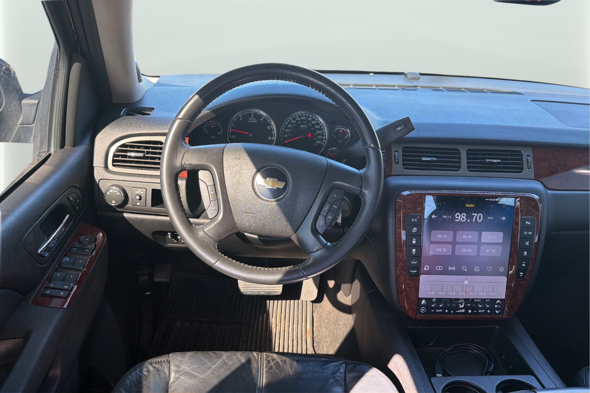 Chevrolet Silverado photo 16