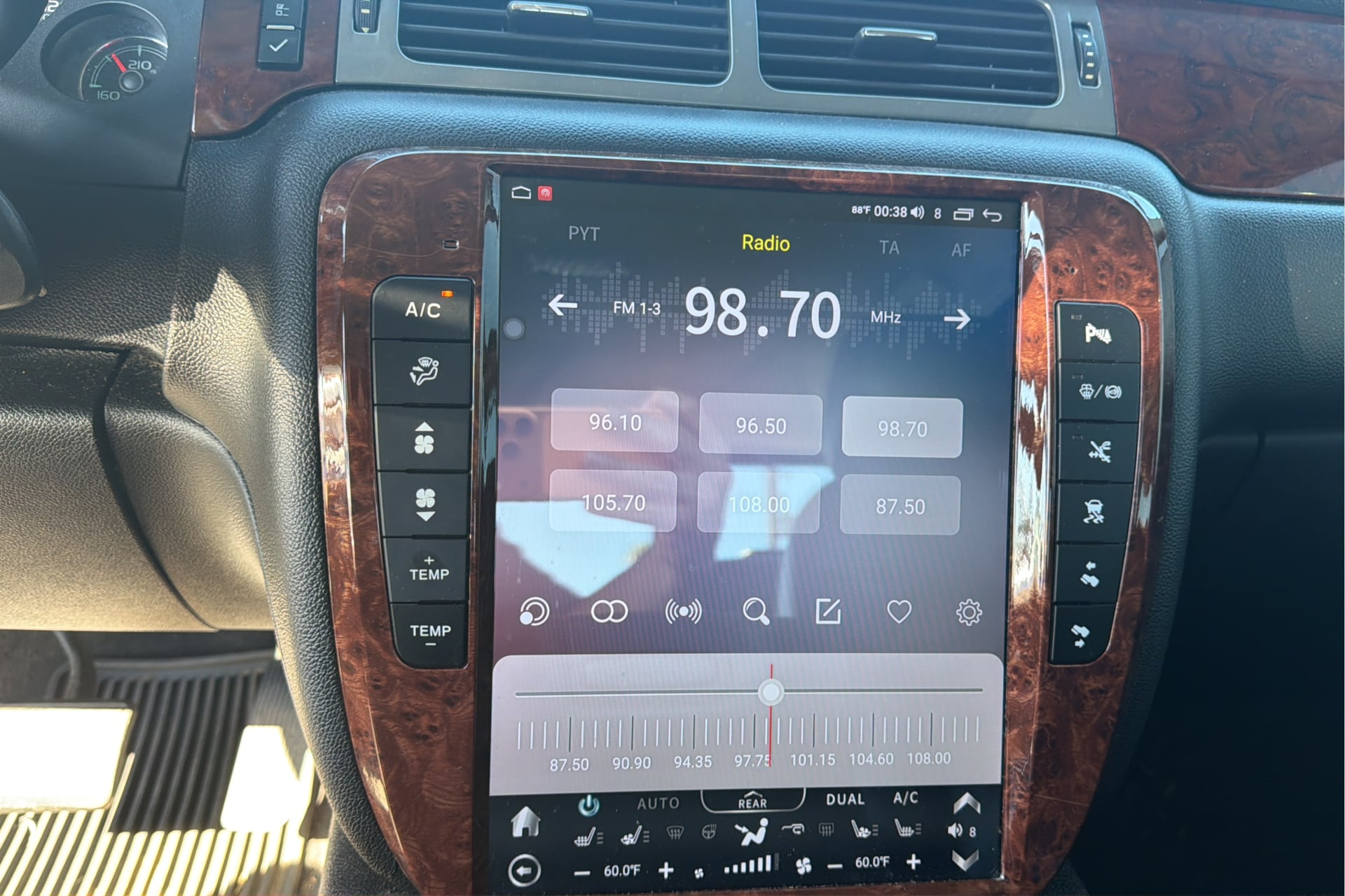 Chevrolet Silverado photo 28
