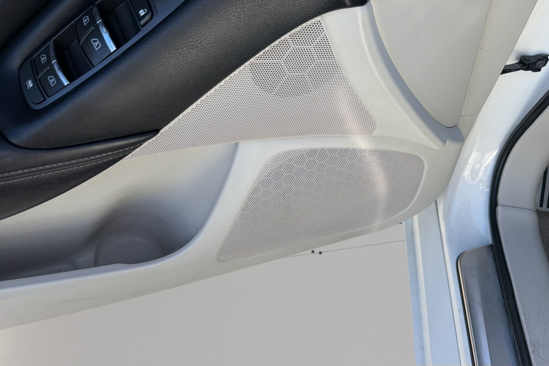 Infiniti Q50 photo 21