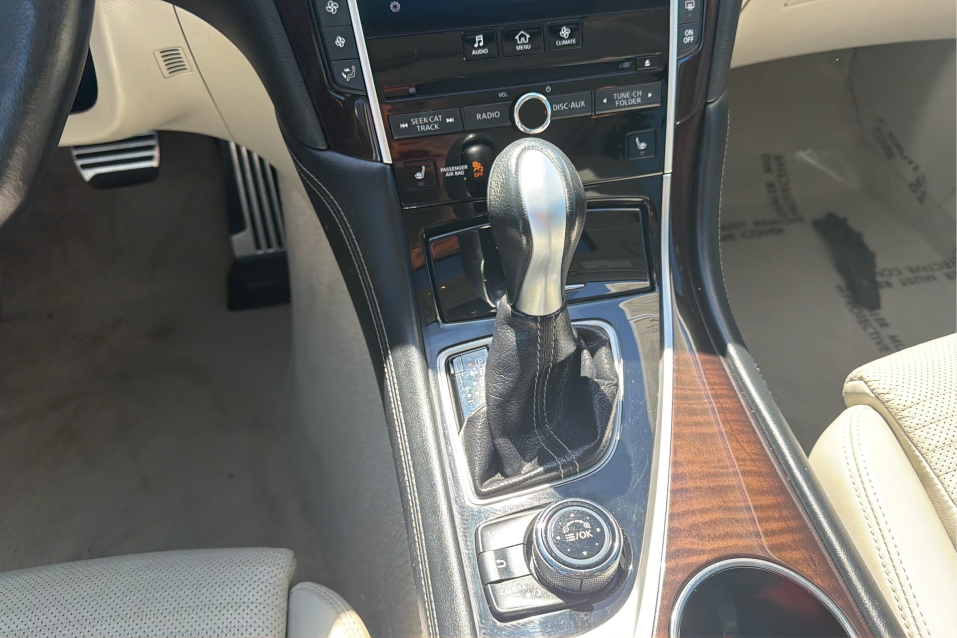 Infiniti Q50 photo 23