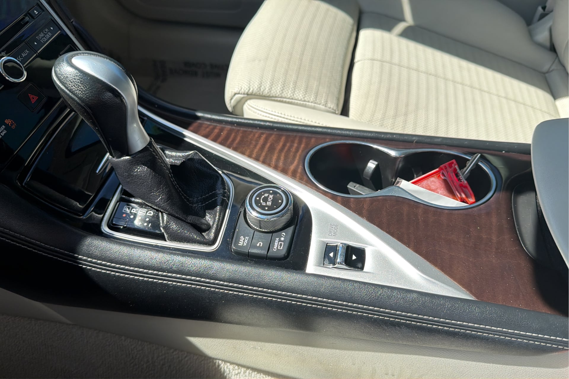 Infiniti Q50 photo 26