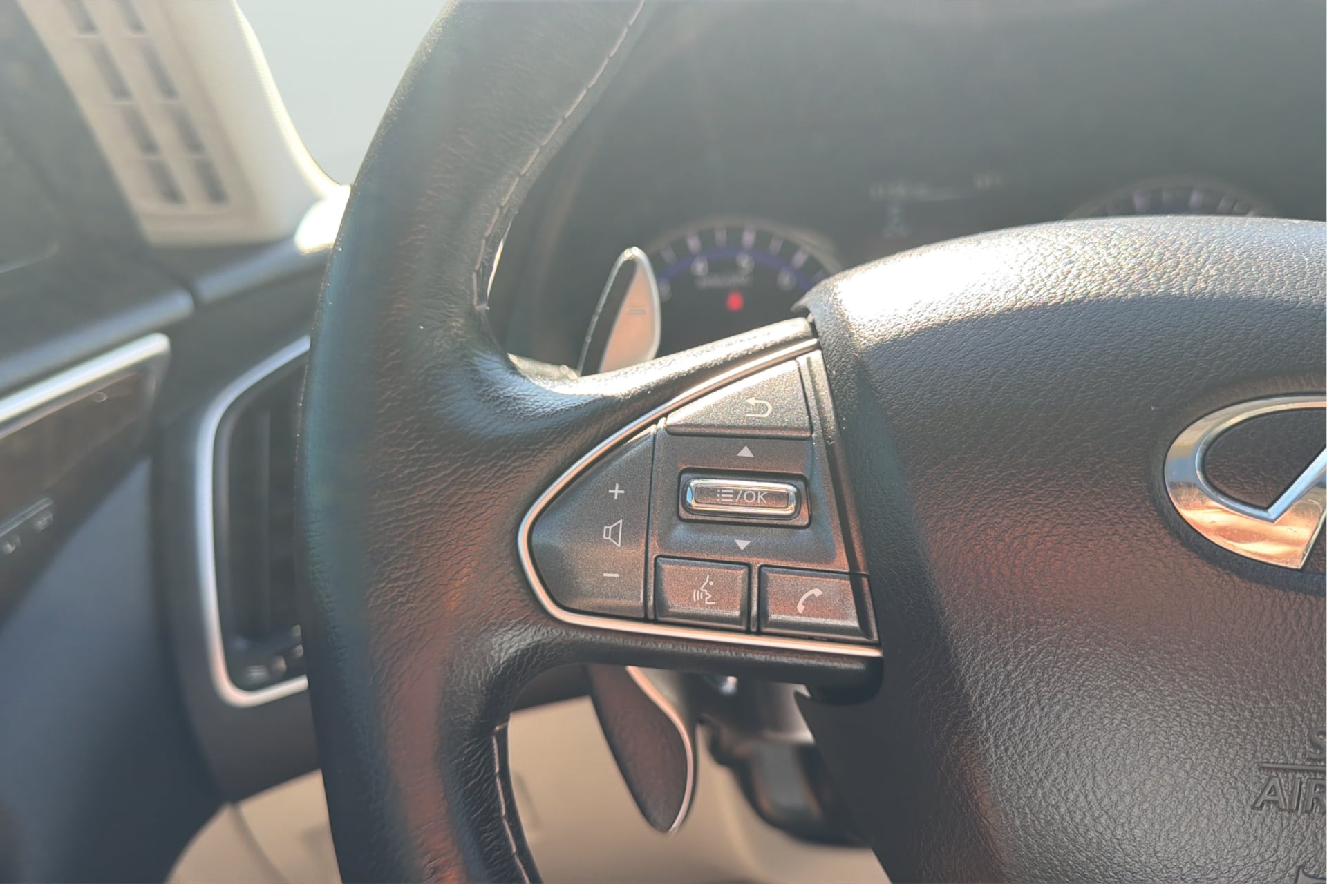 Infiniti Q50 photo 27
