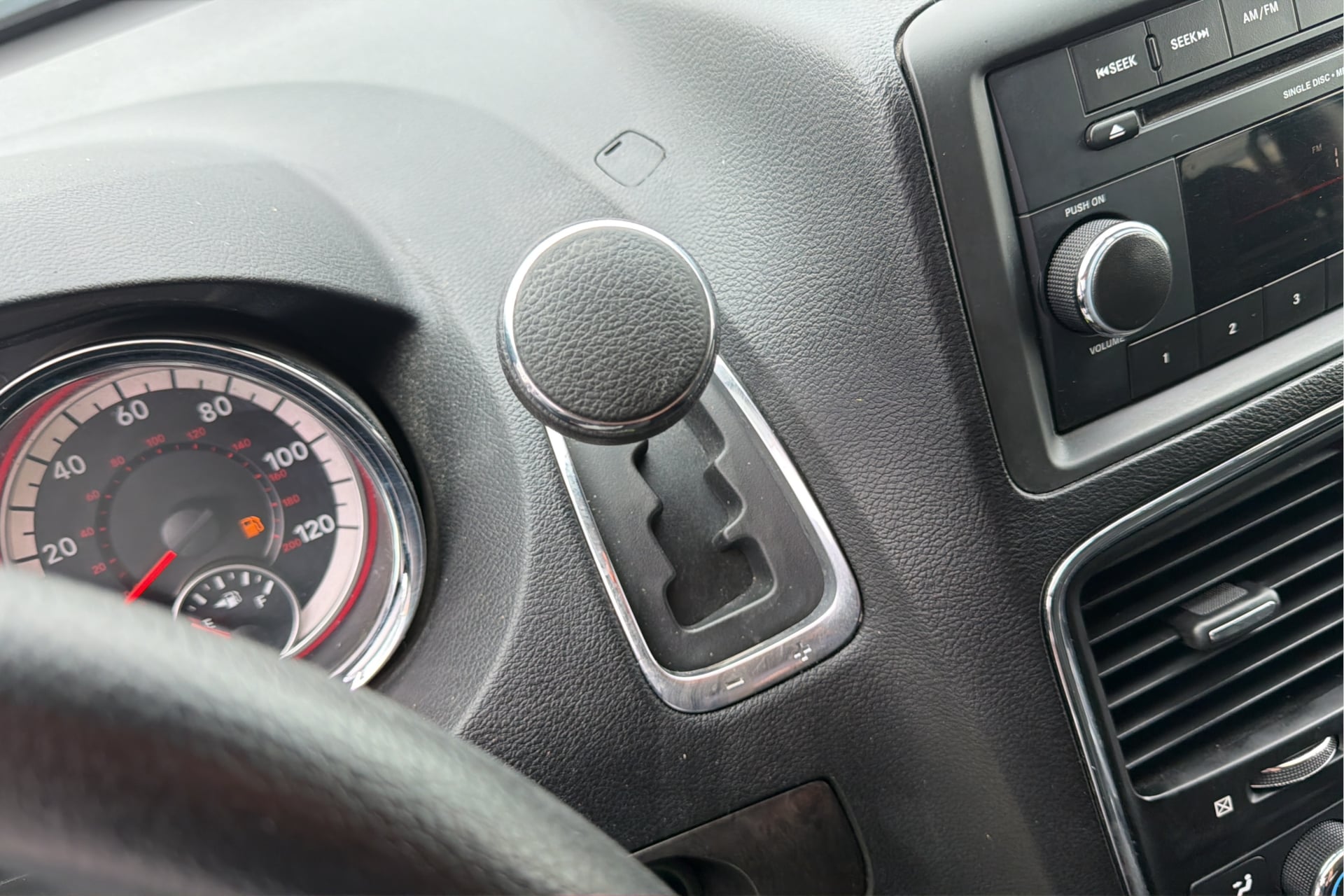 Dodge Grand Caravan photo 23