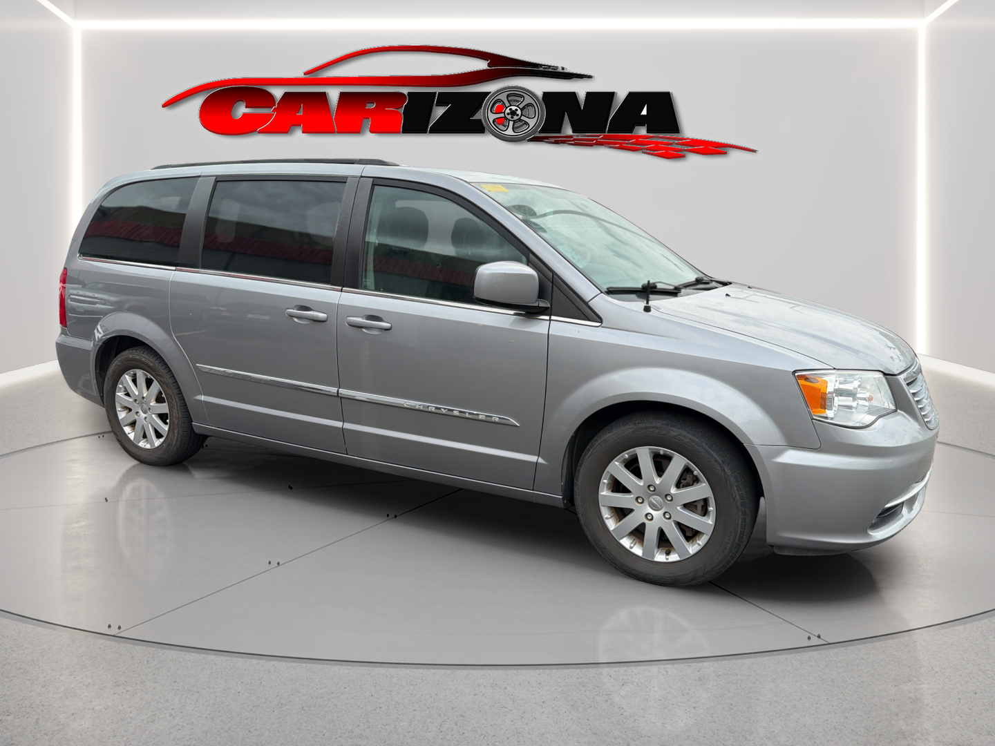 Chrysler Town and Country photo 2