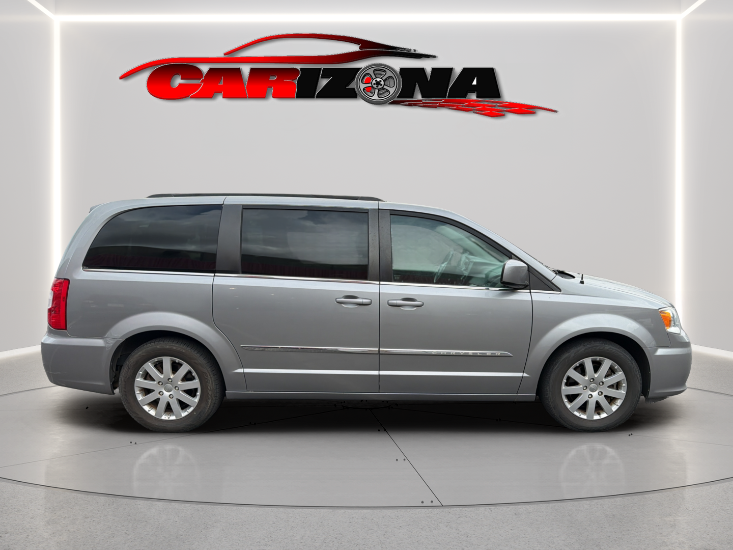 Chrysler Town and Country photo 4