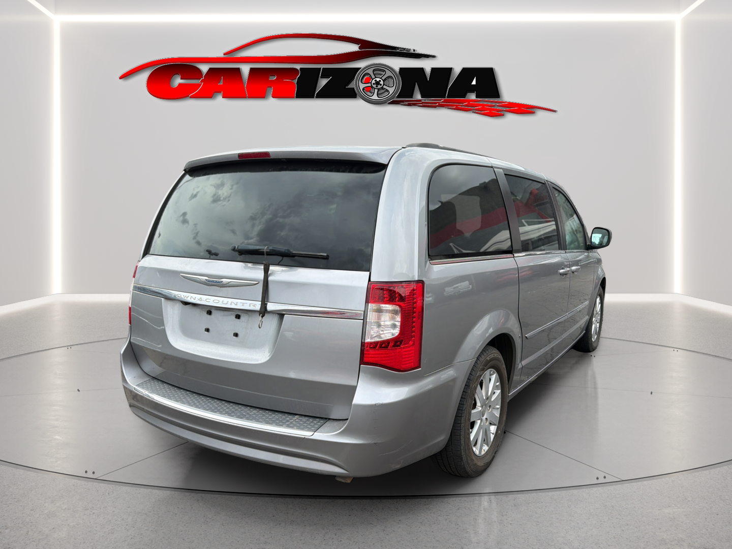 Chrysler Town and Country photo 6