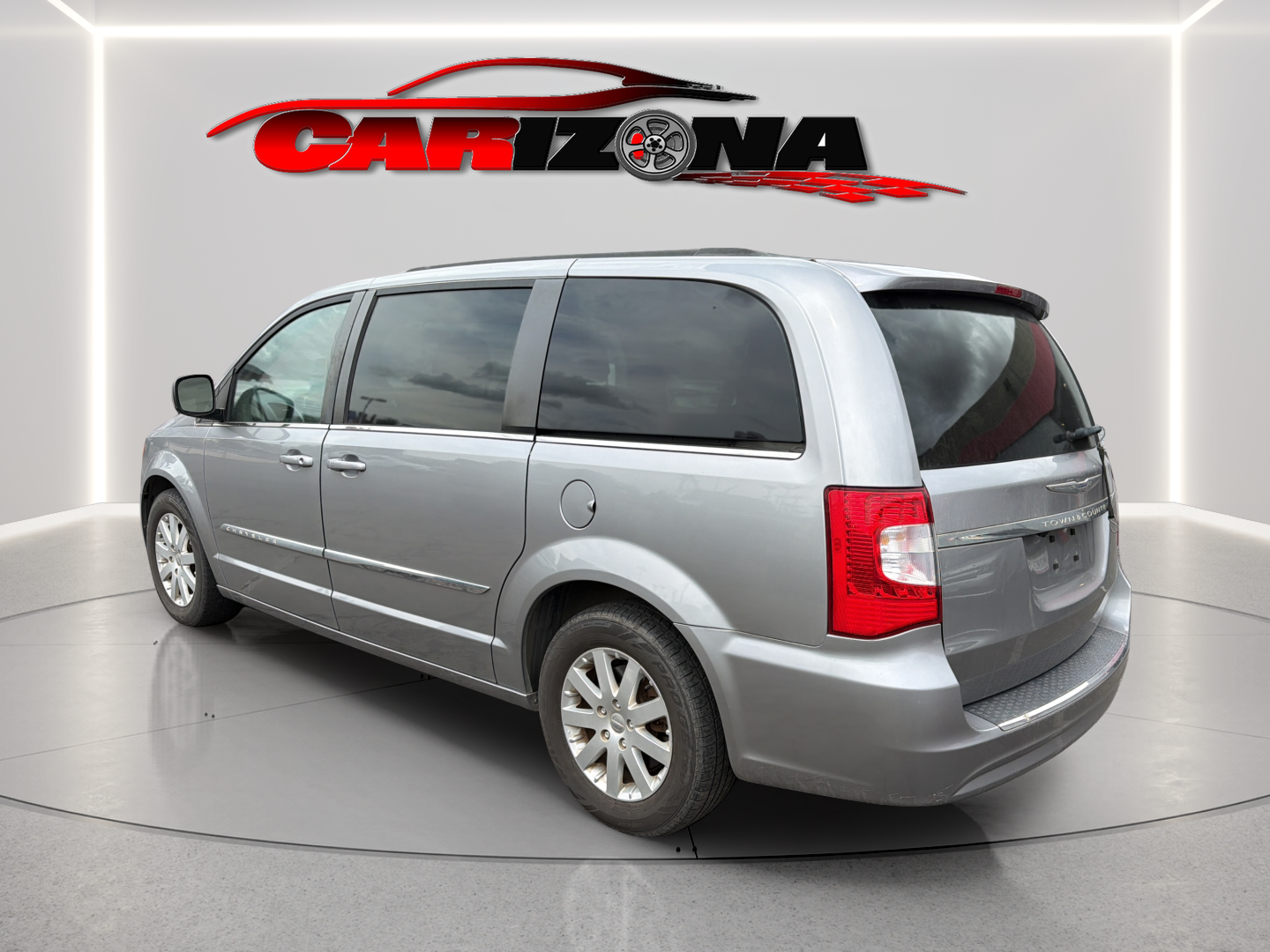 Chrysler Town and Country photo 9