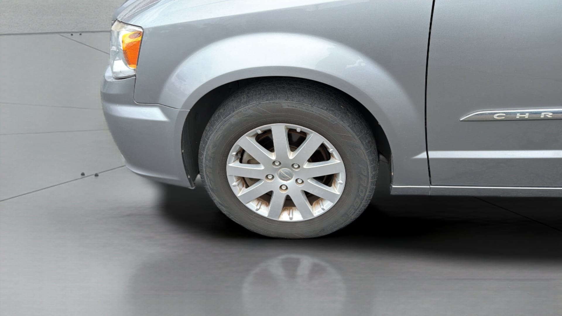 Chrysler Town and Country photo 16