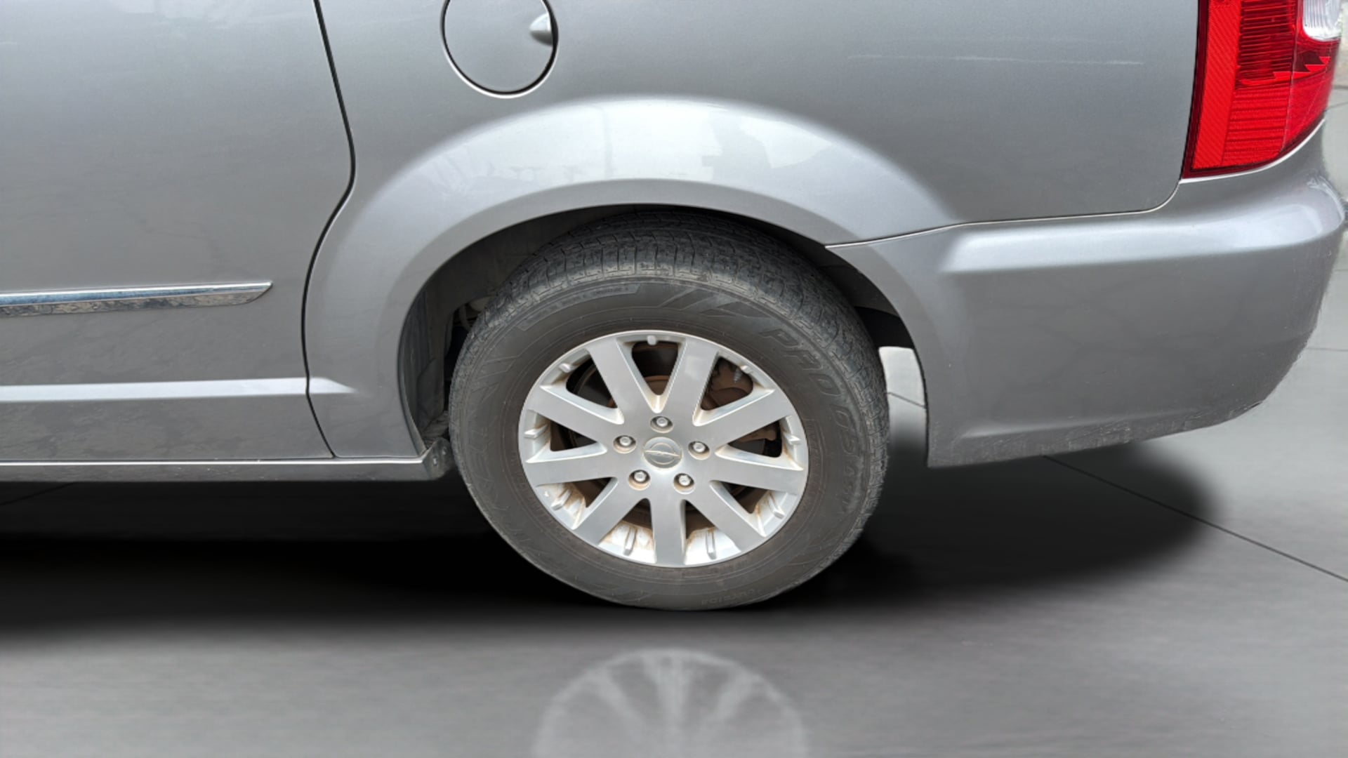 Chrysler Town and Country photo 17