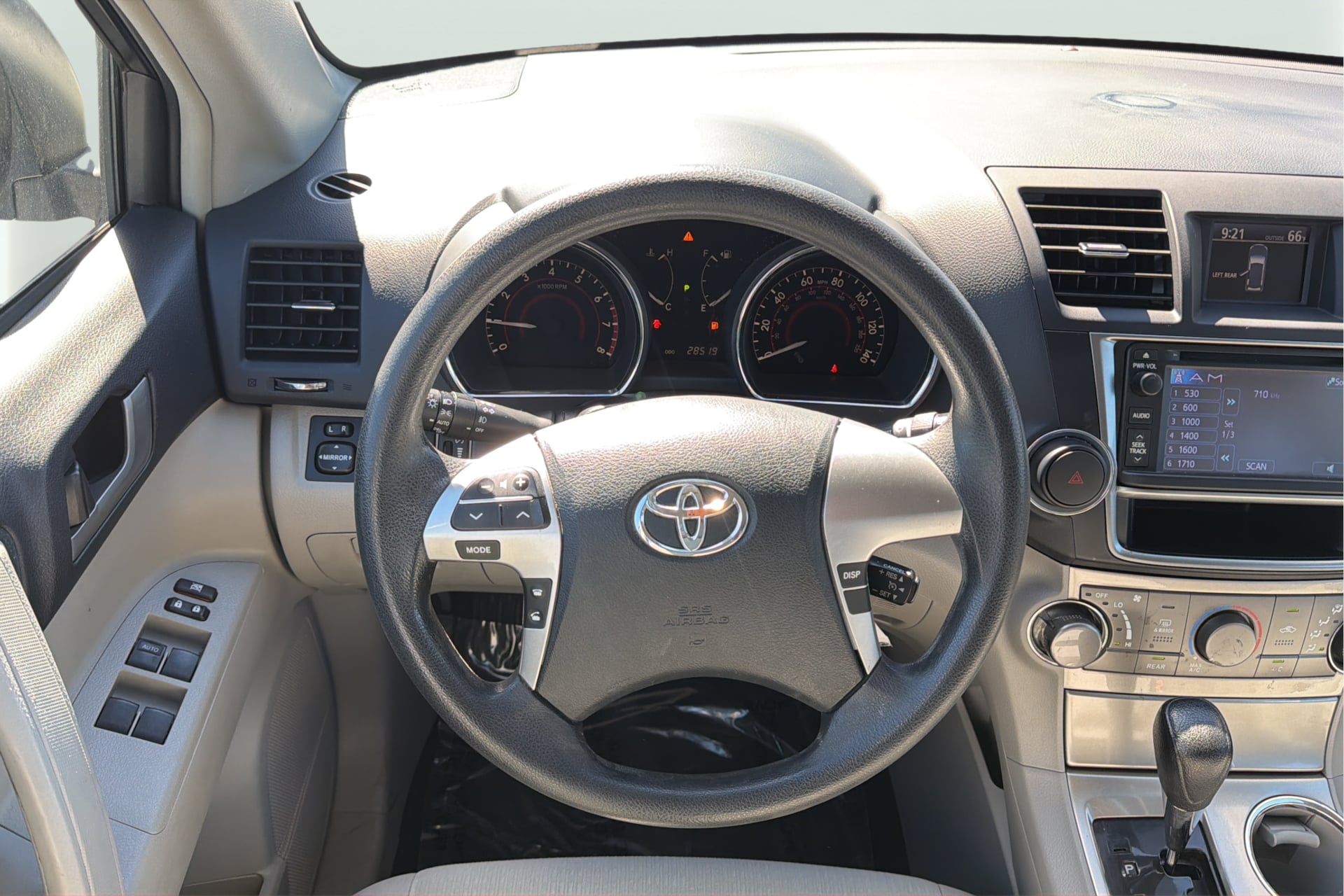 Photo 16 of this Toyota Highlander