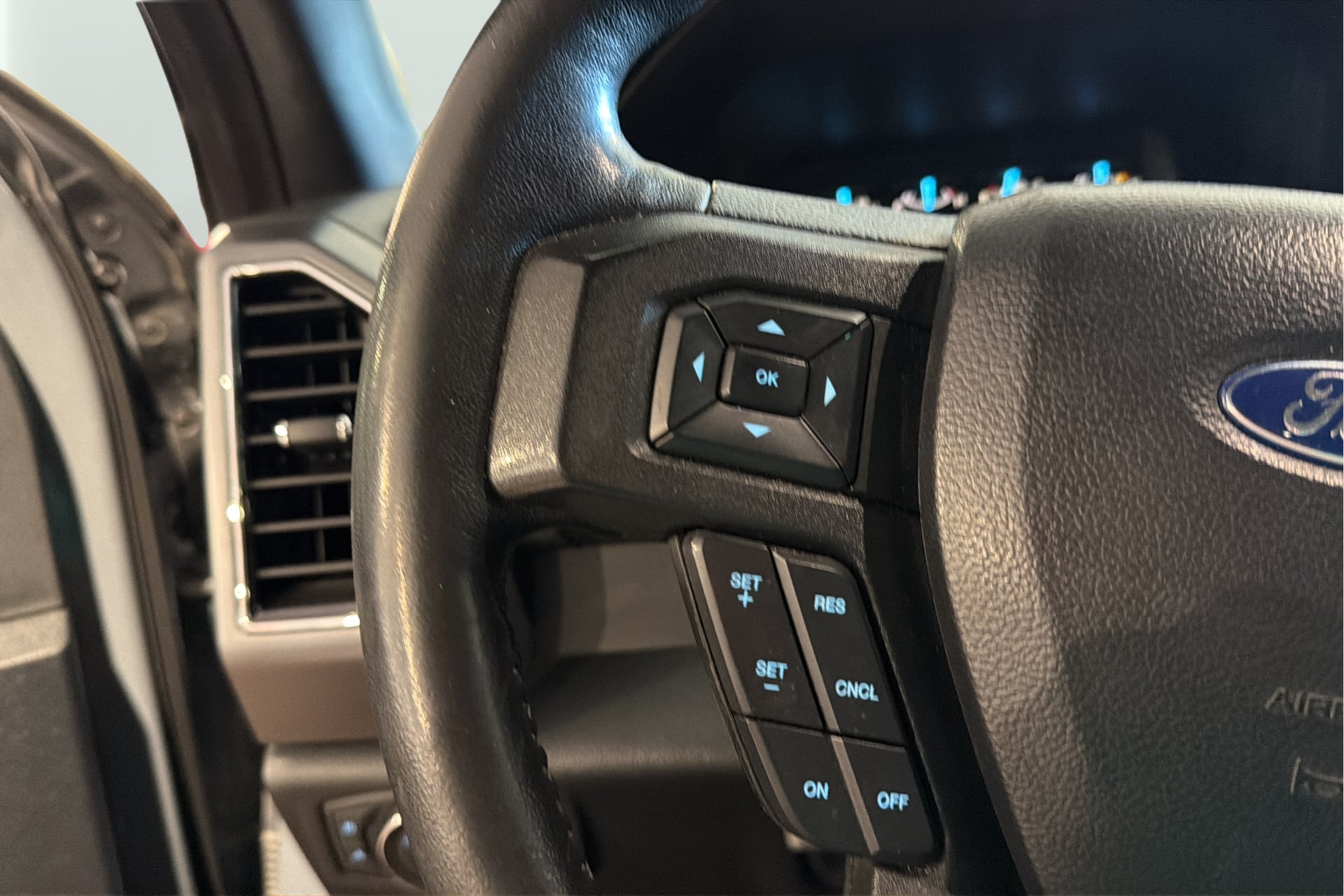 Ford F-150 photo 25