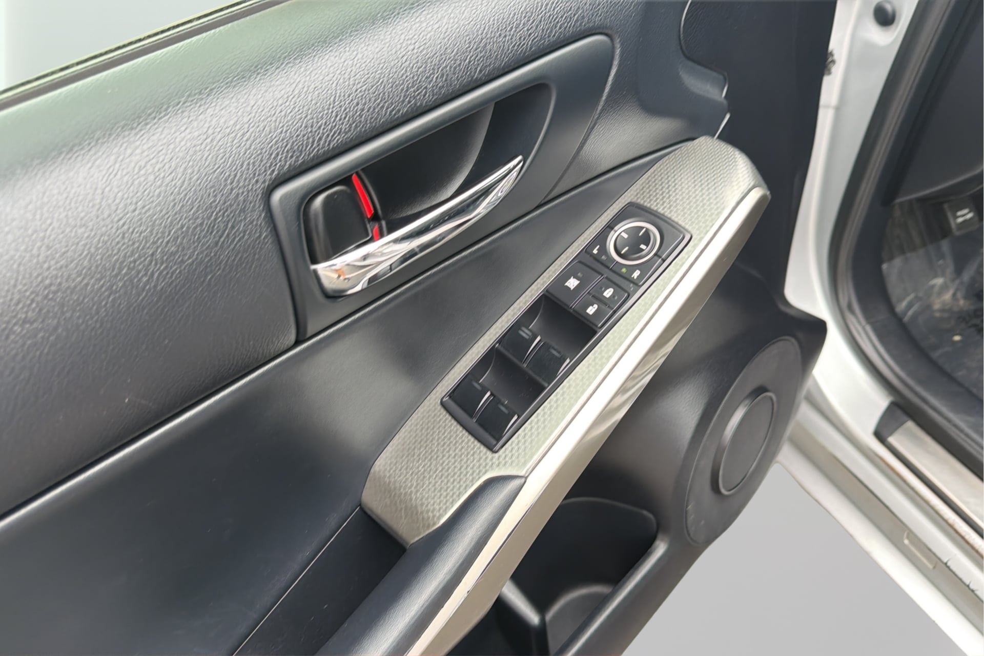 Lexus IS photo 19