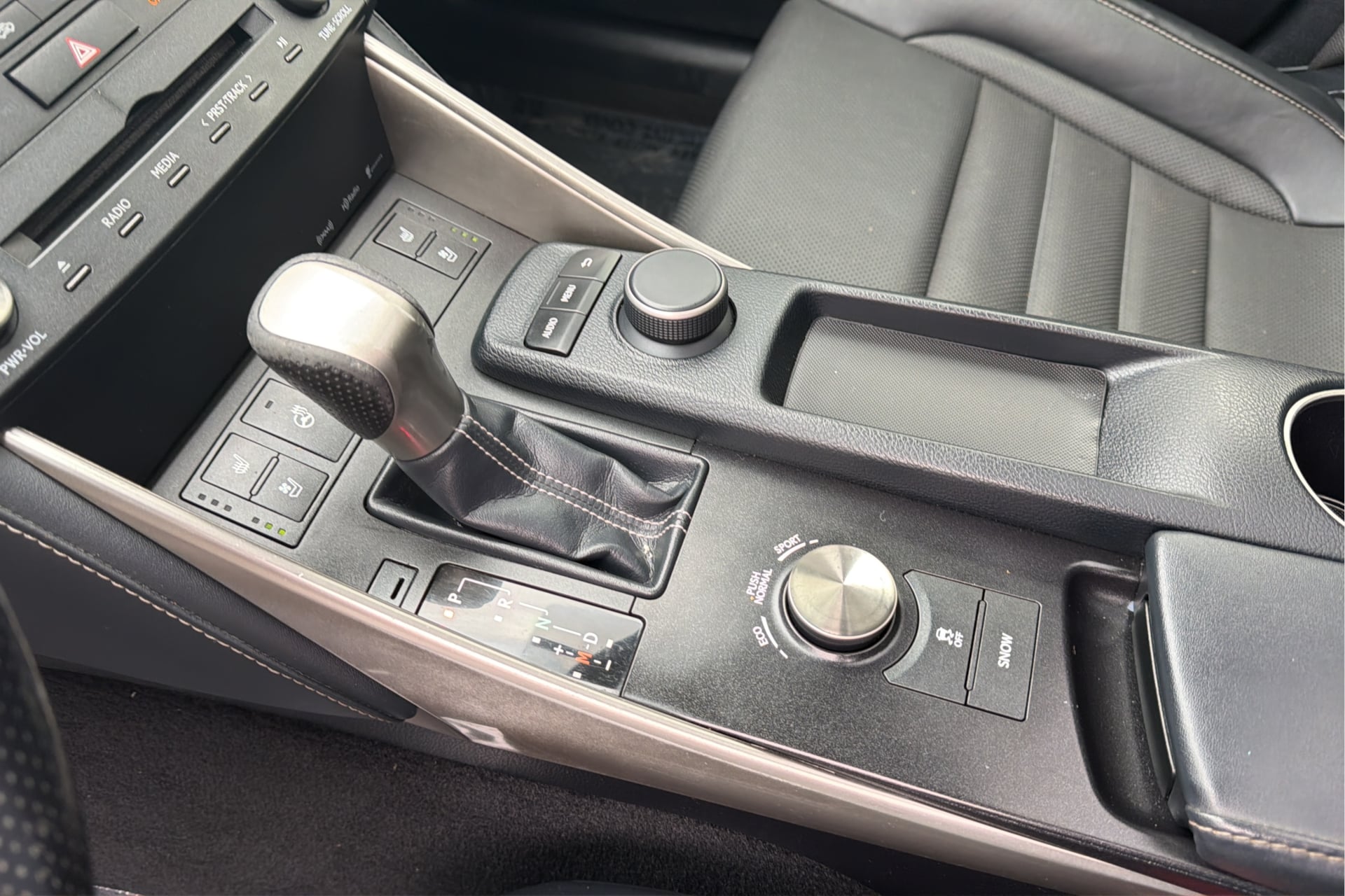 Lexus IS photo 25