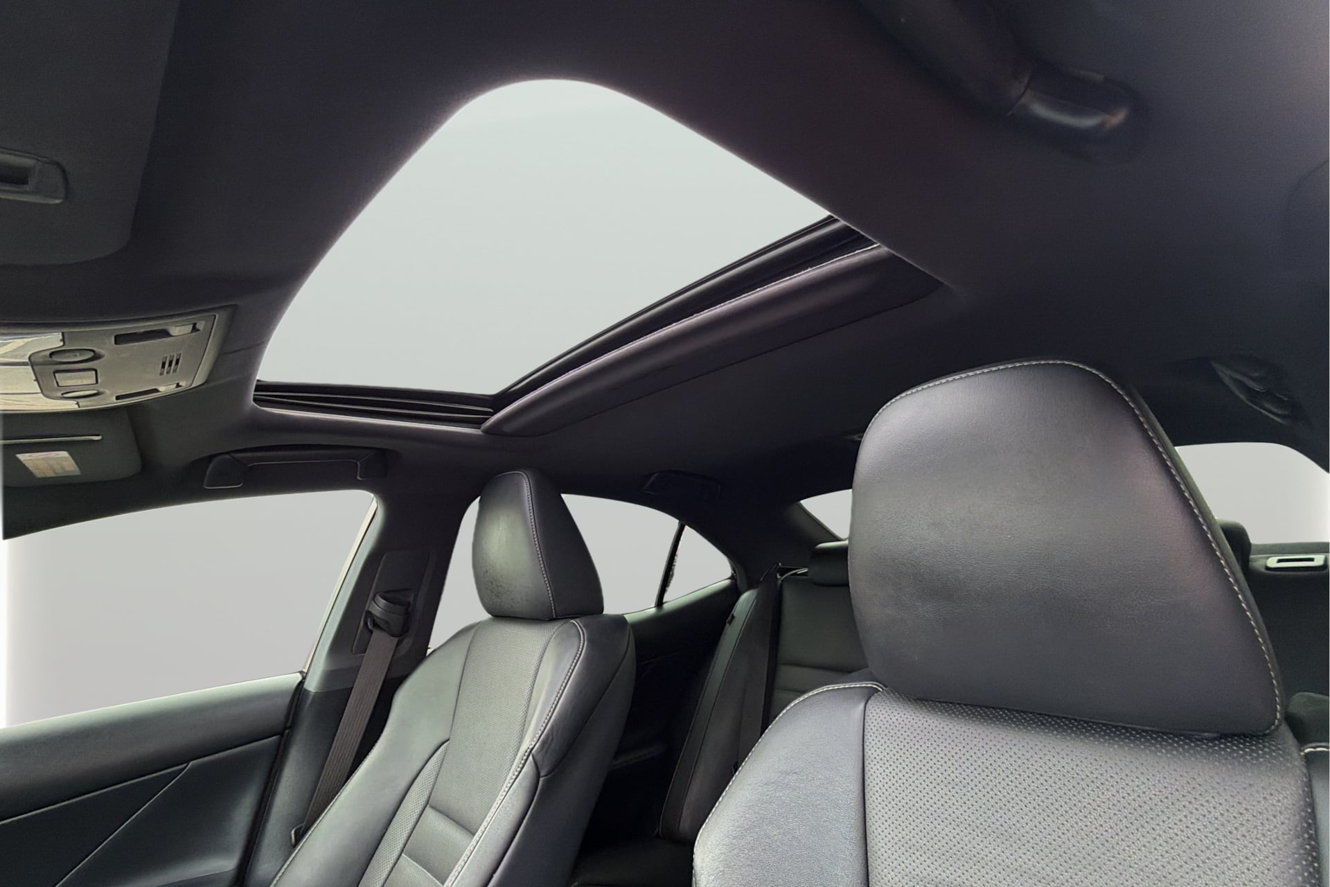 Lexus IS photo 30
