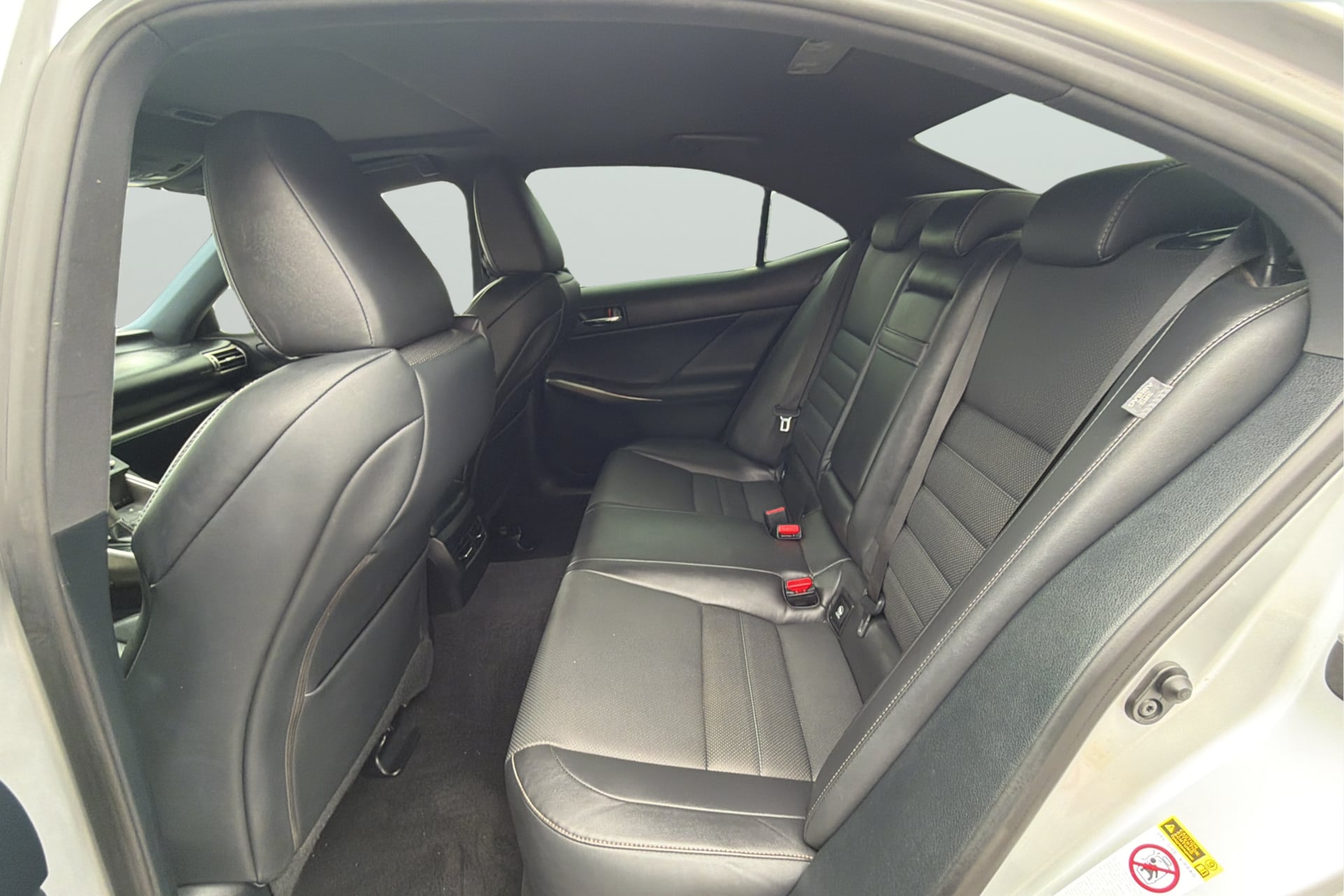 Lexus IS photo 31