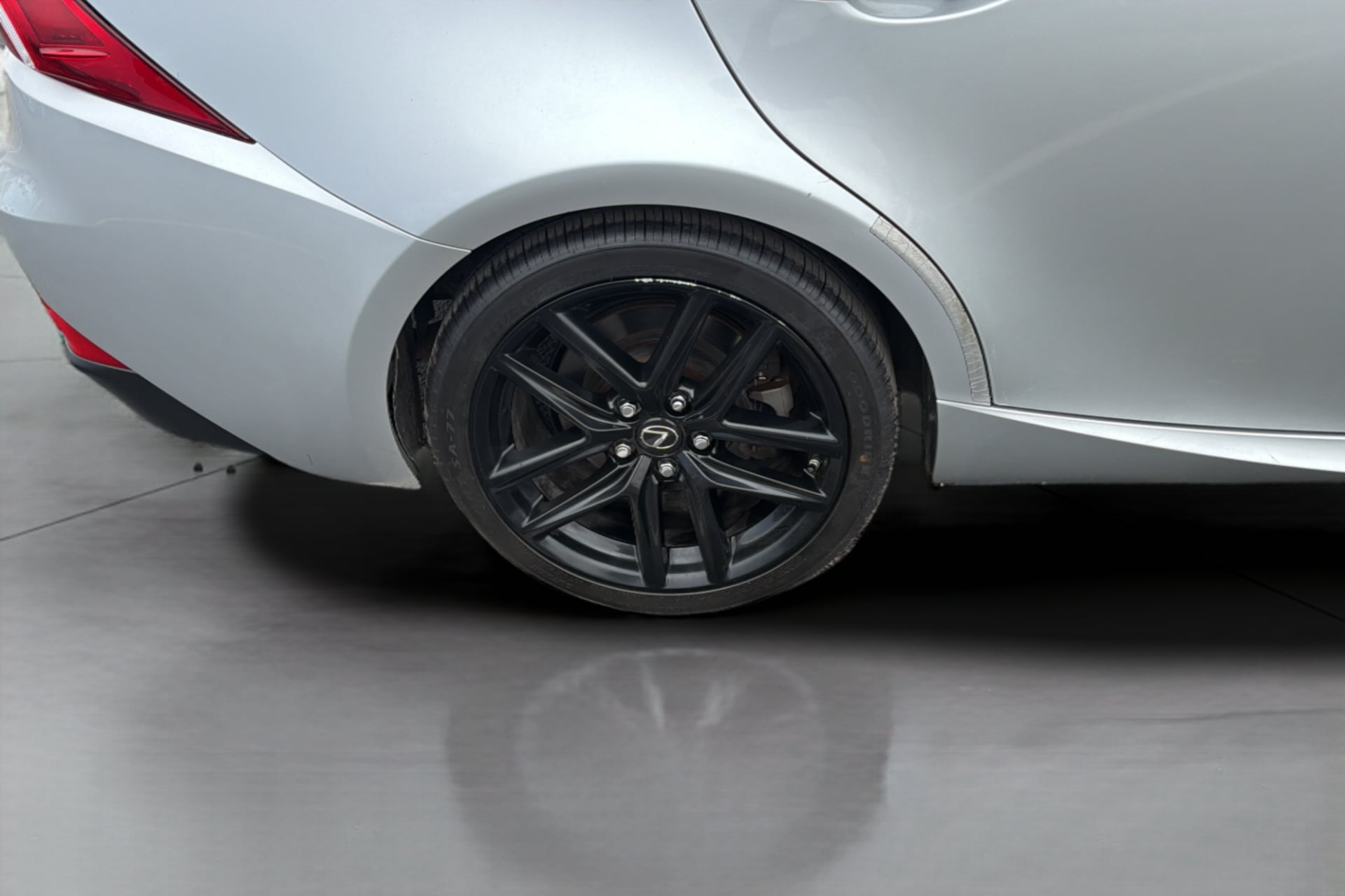 Lexus IS photo 36
