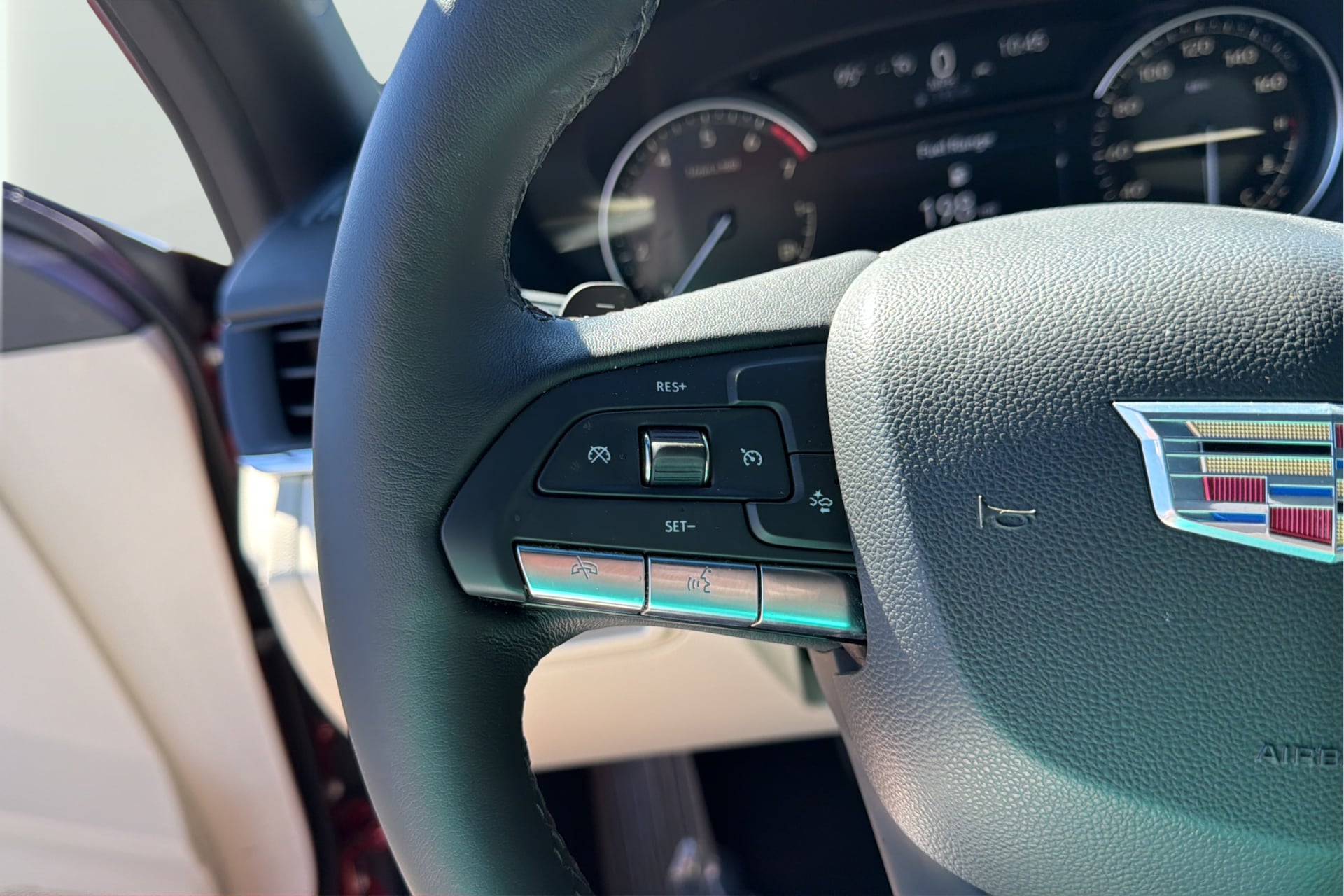 Cadillac CT4 photo 27