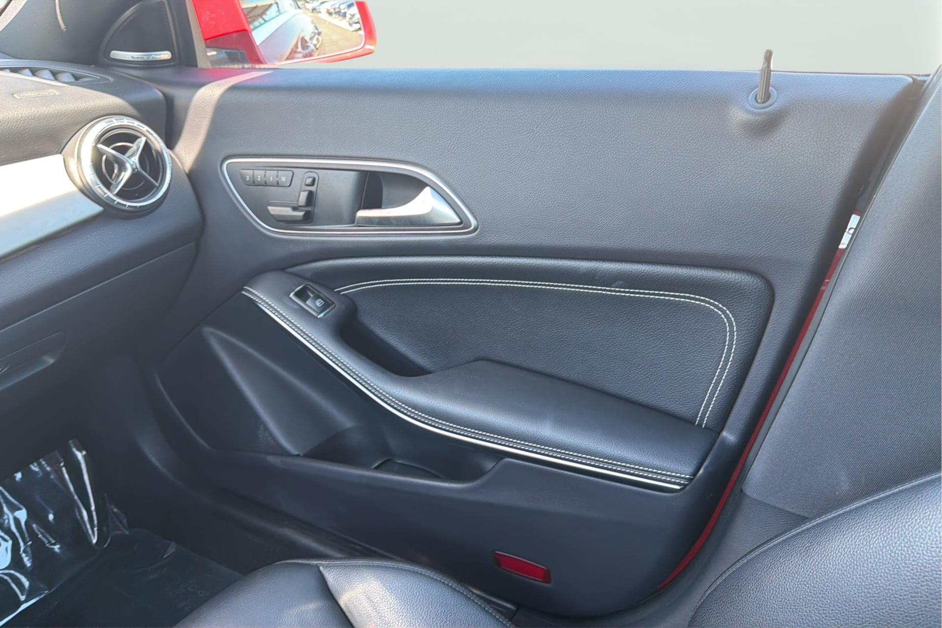 Mercedes-Benz CLA 250 photo 17
