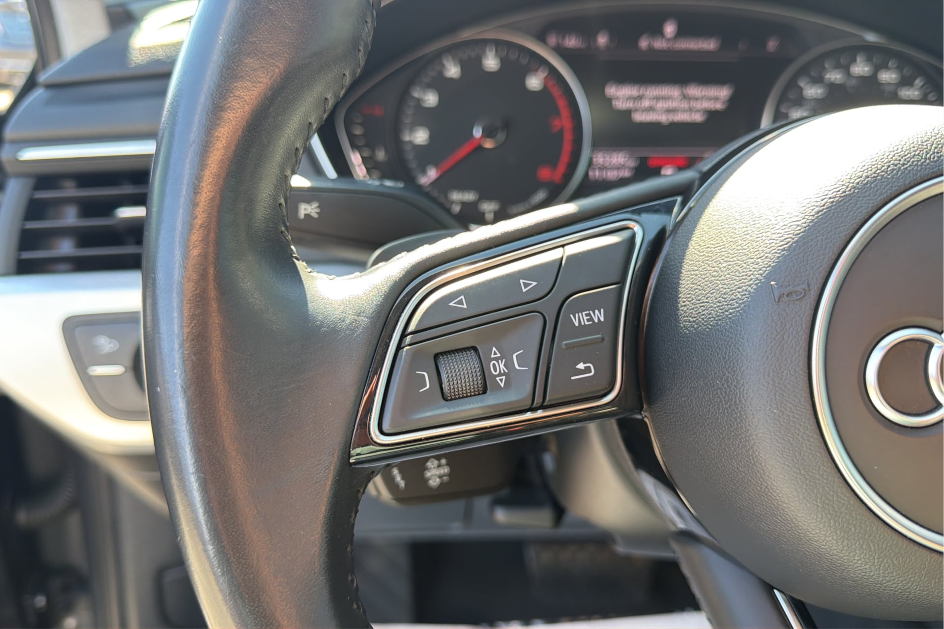 Audi A4 photo 27