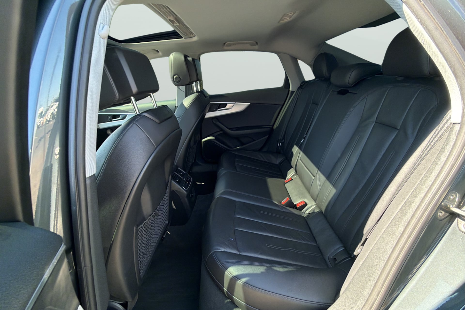 Audi A4 photo 33