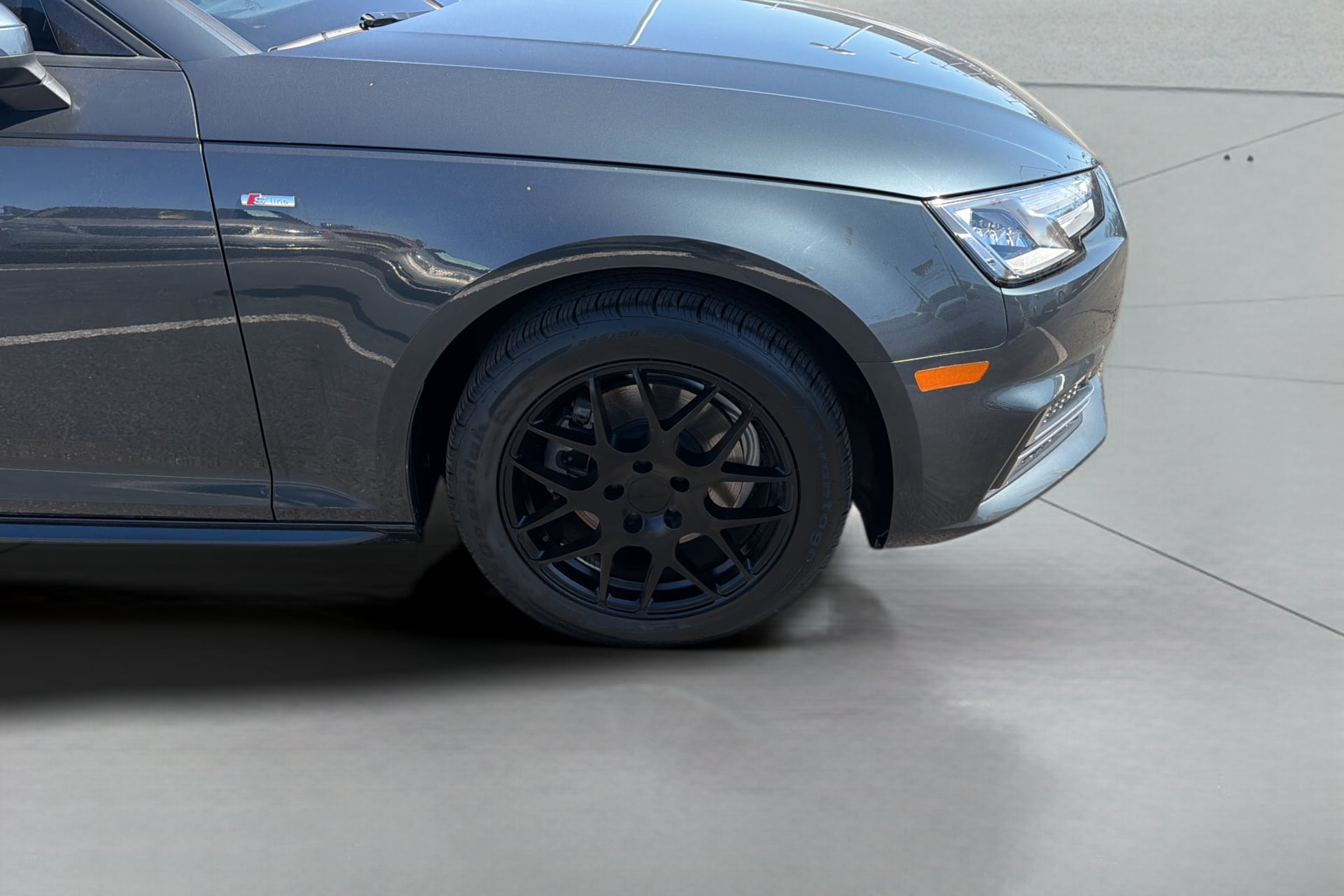 Audi A4 photo 35