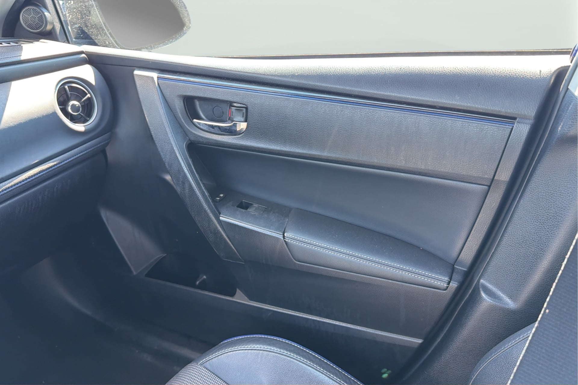 Photo 17 of this Toyota Corolla