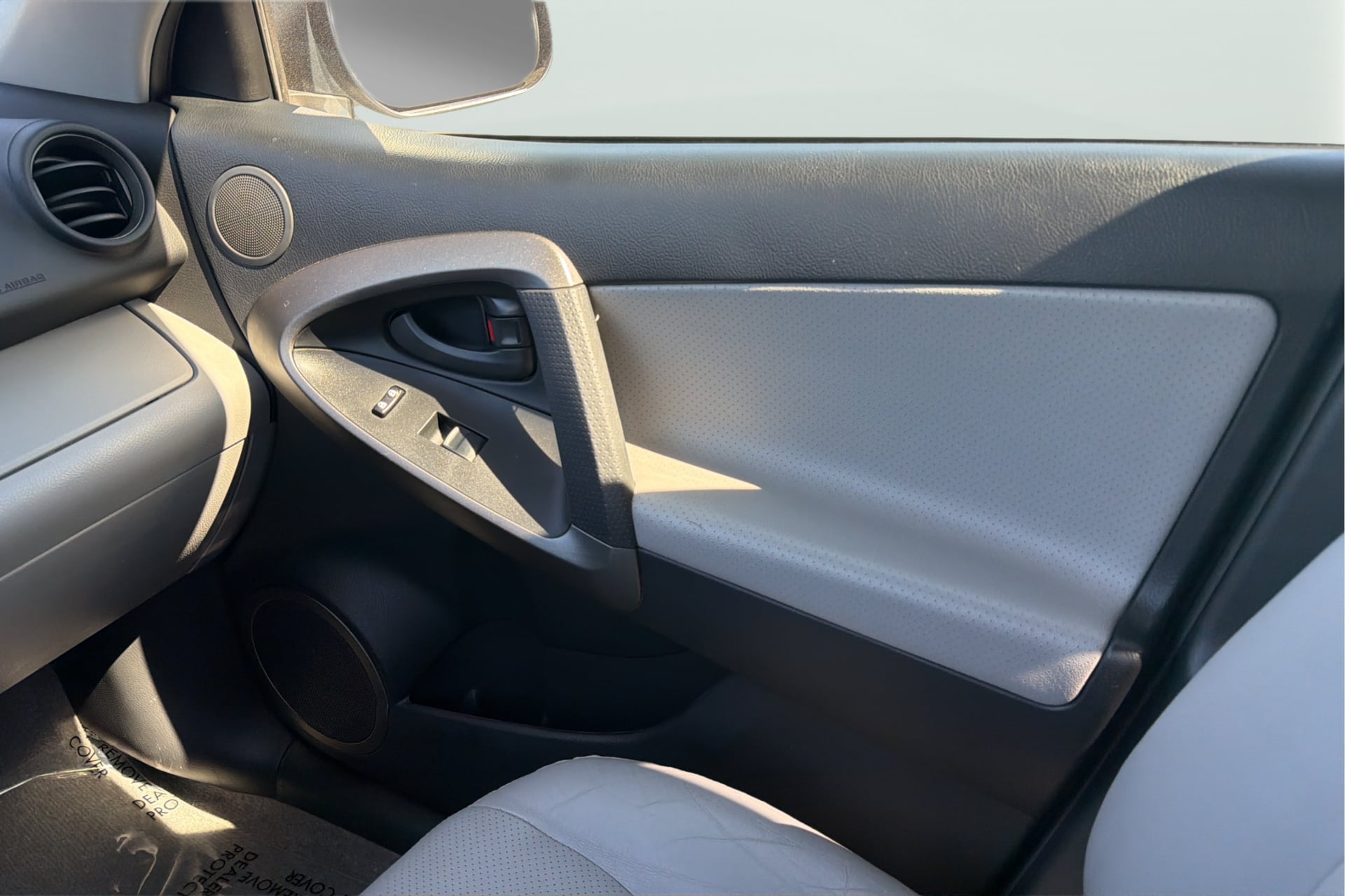 Photo 18 of this Toyota RAV4