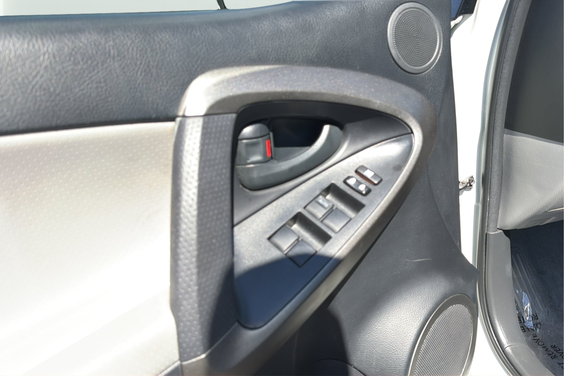 Photo 20 of this Toyota RAV4