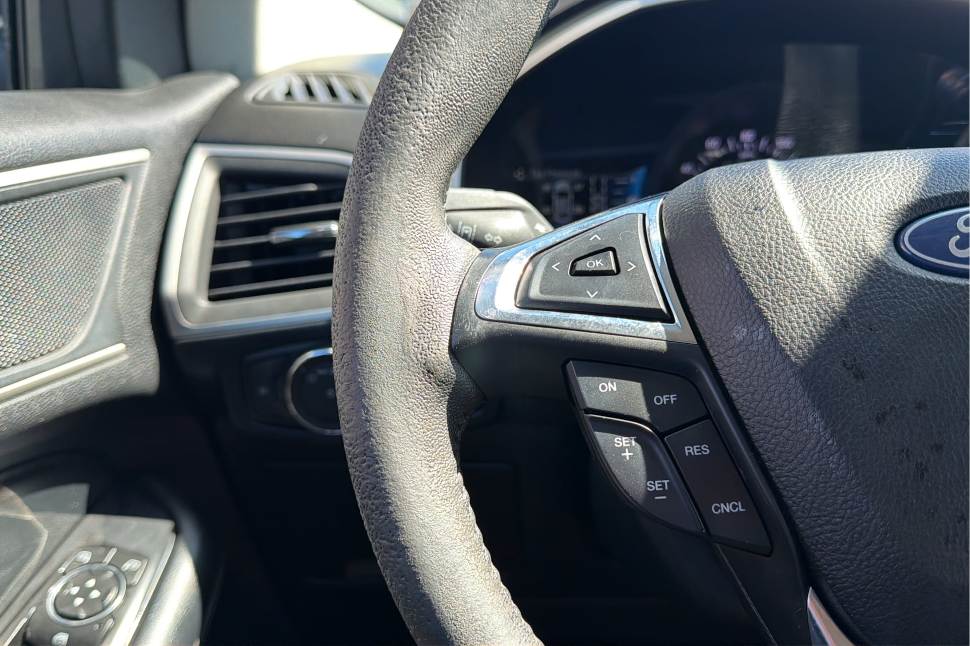 Photo 27 of this Ford Edge