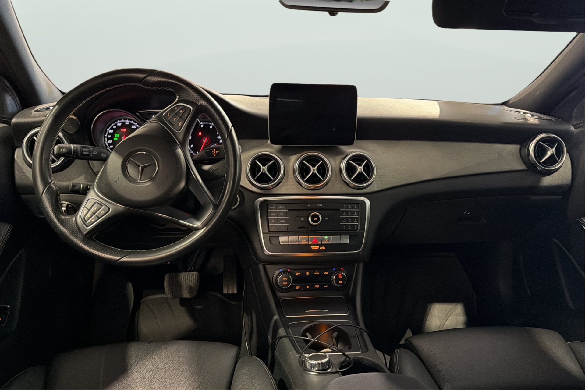 Mercedes-Benz GLA 250 photo 14