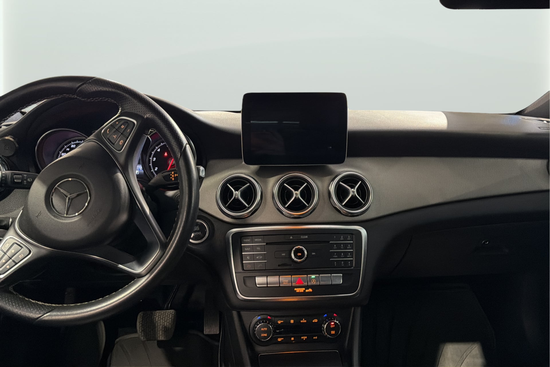 Mercedes-Benz GLA 250 photo 15
