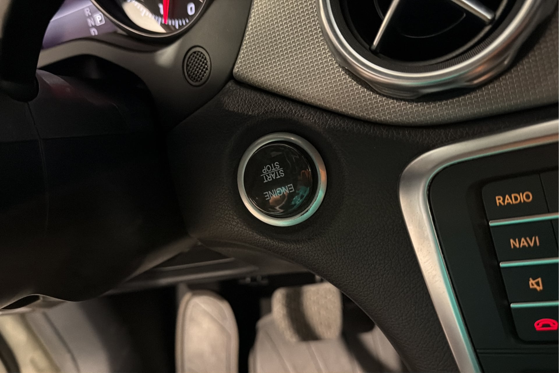 Mercedes-Benz GLA 250 photo 24