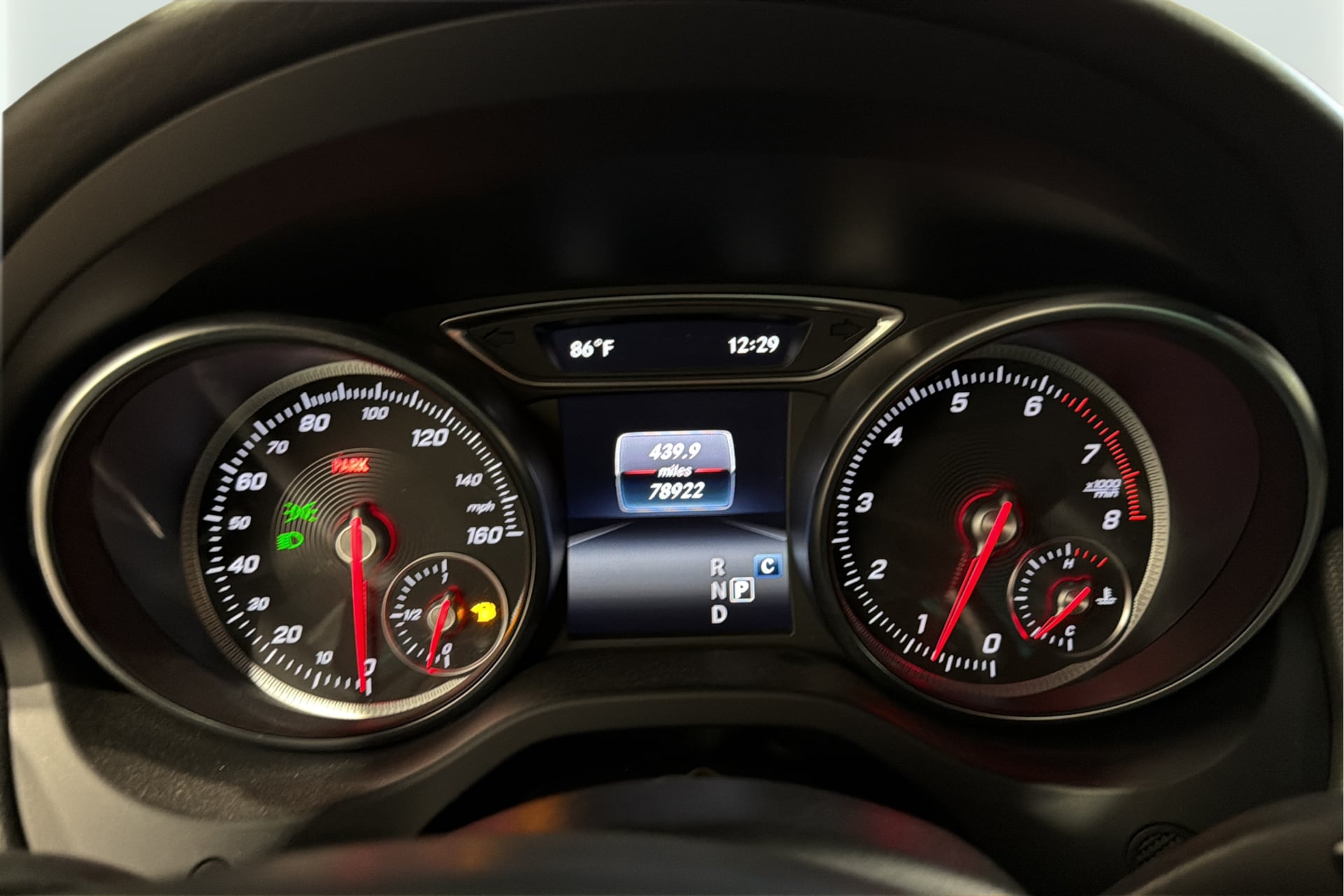 Mercedes-Benz GLA 250 photo 30