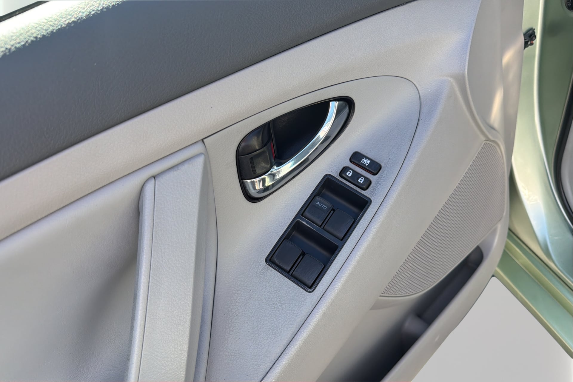 Photo 19 of this Toyota Camry Hybrid