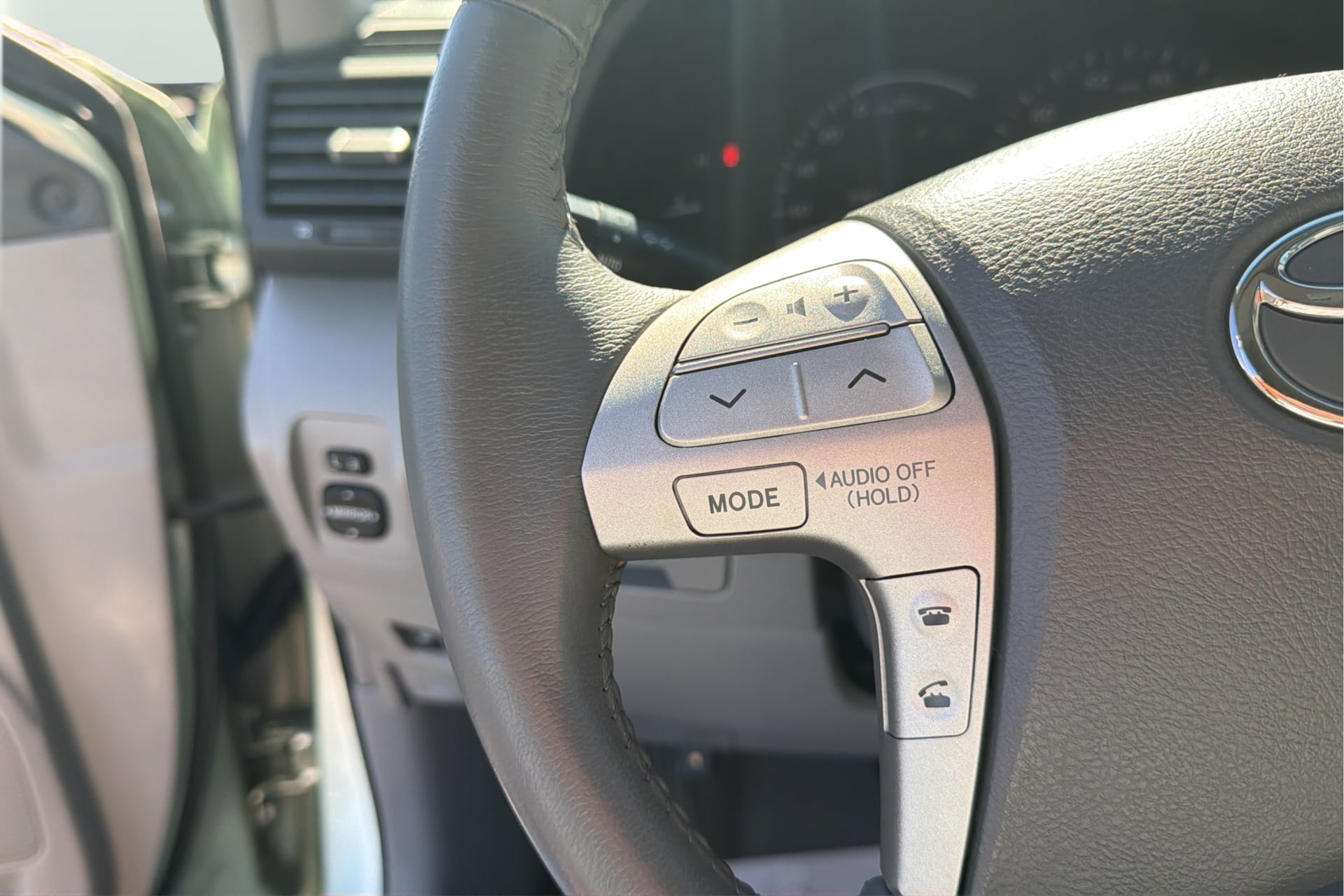 Photo 26 of this Toyota Camry Hybrid