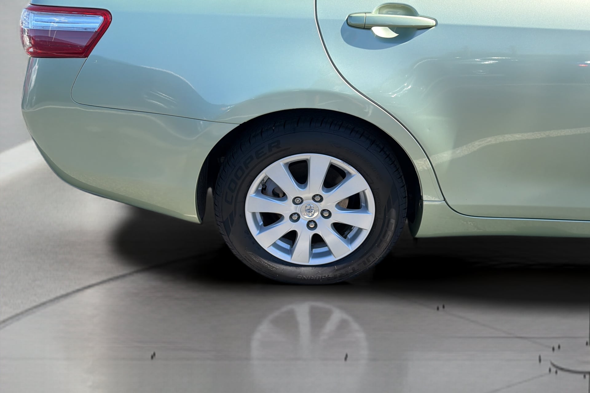Photo 36 of this Toyota Camry Hybrid
