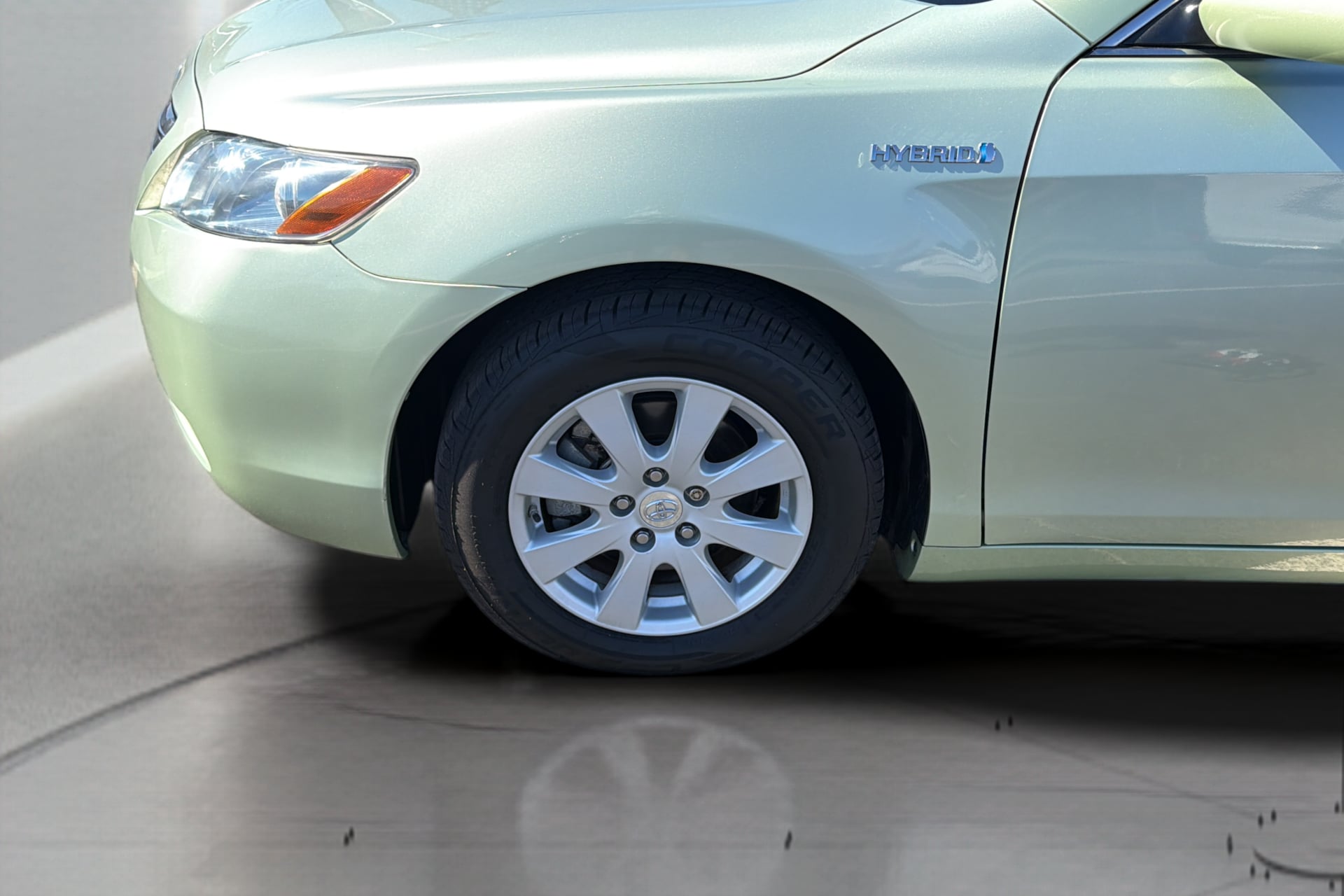 Photo 37 of this Toyota Camry Hybrid