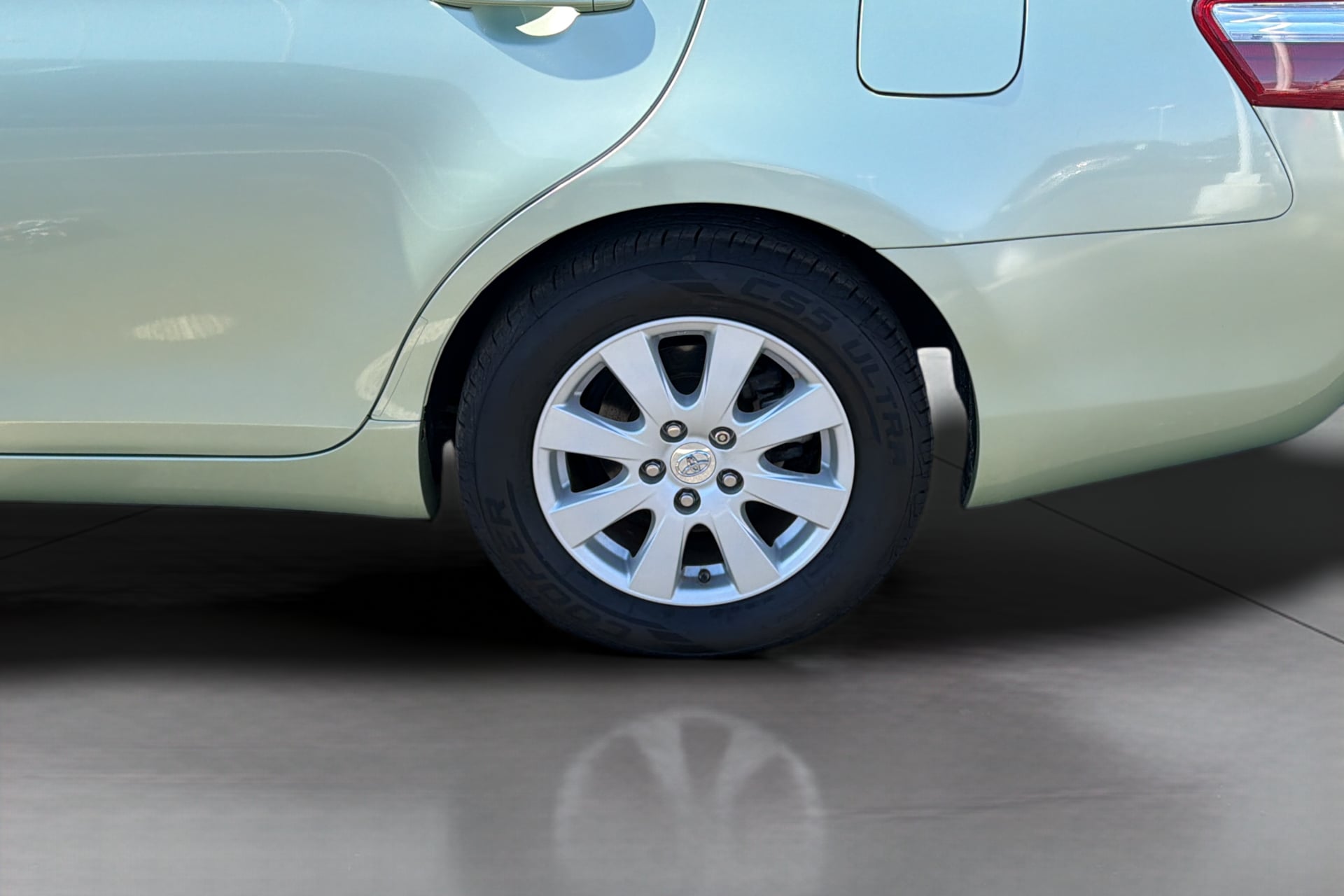 Photo 38 of this Toyota Camry Hybrid