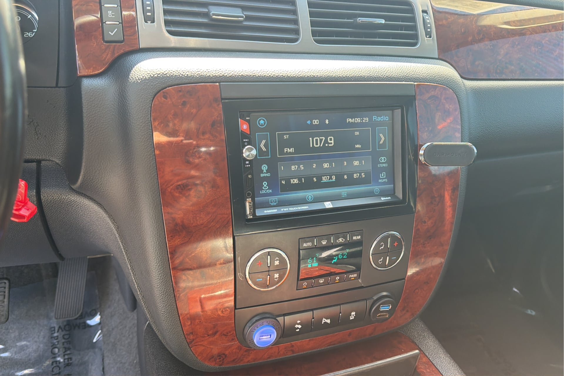Photo 25 of this Chevrolet Tahoe
