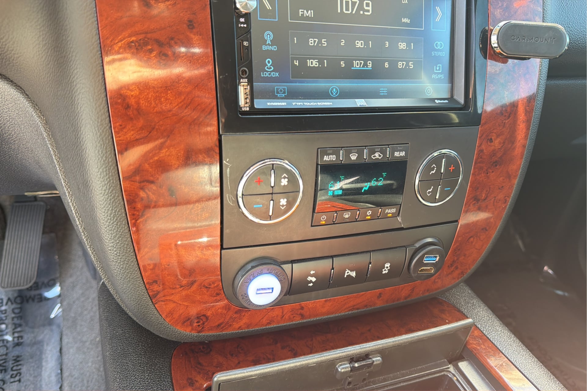 Photo 28 of this Chevrolet Tahoe