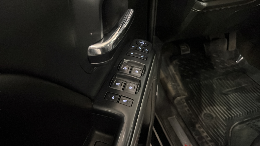 Chevrolet Silverado photo 19