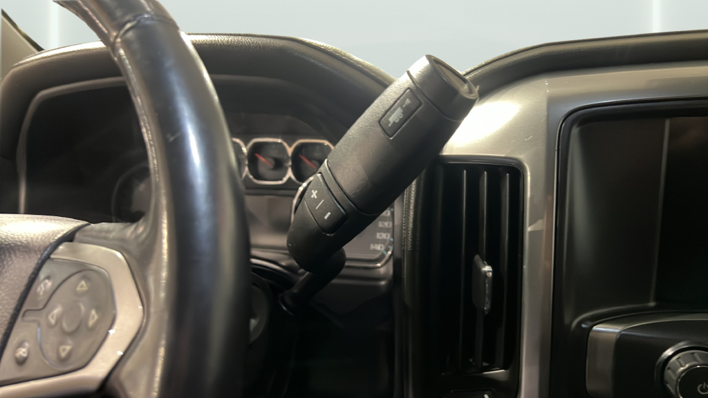 Chevrolet Silverado photo 23
